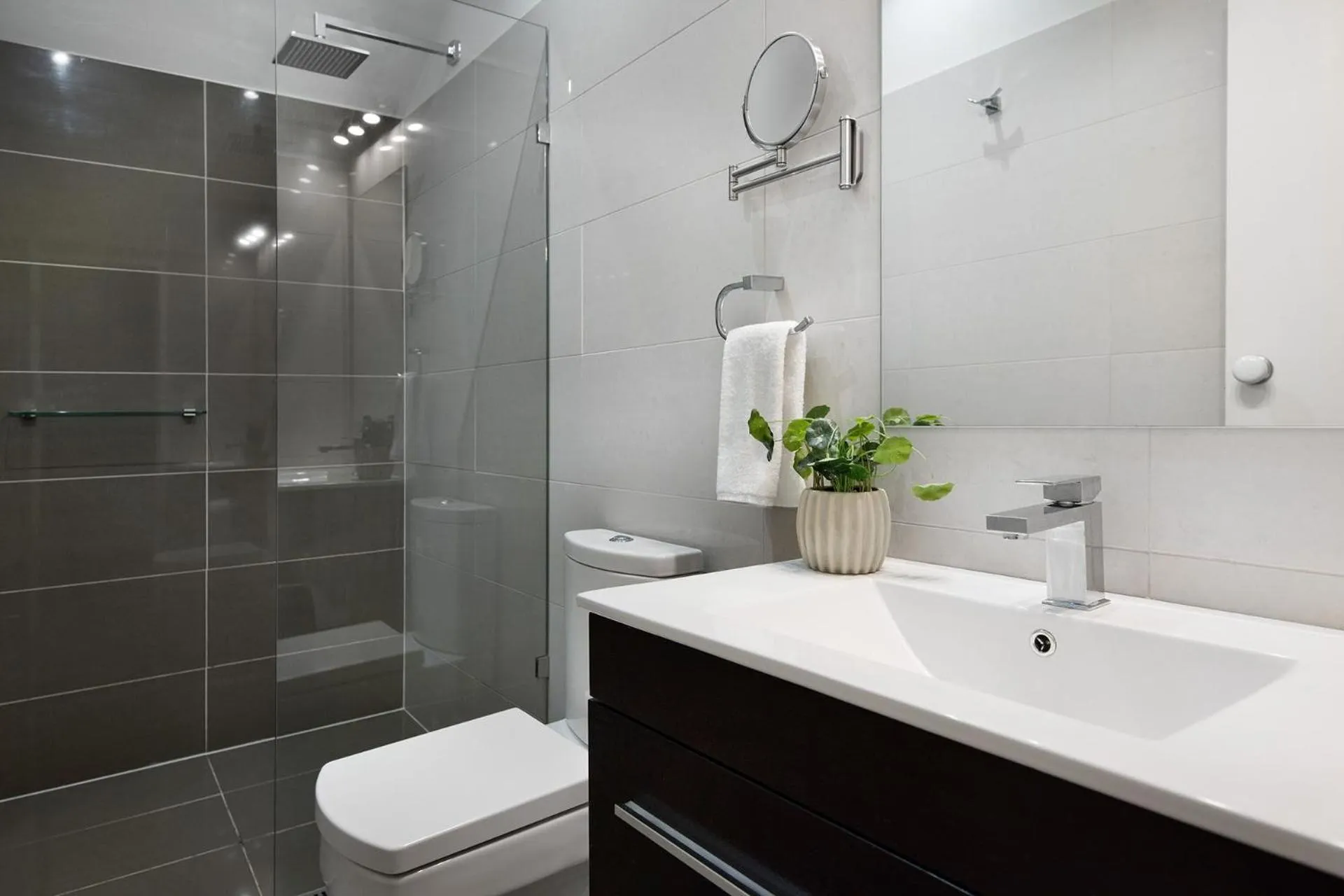 Aggies Way - dog friendly with panoramic views