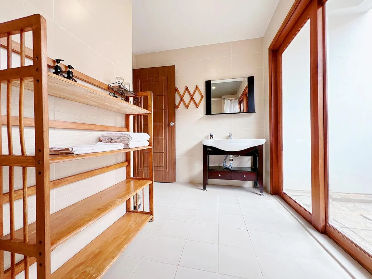 Photo of the whole room, Bed in Little Muine Cottages Resort