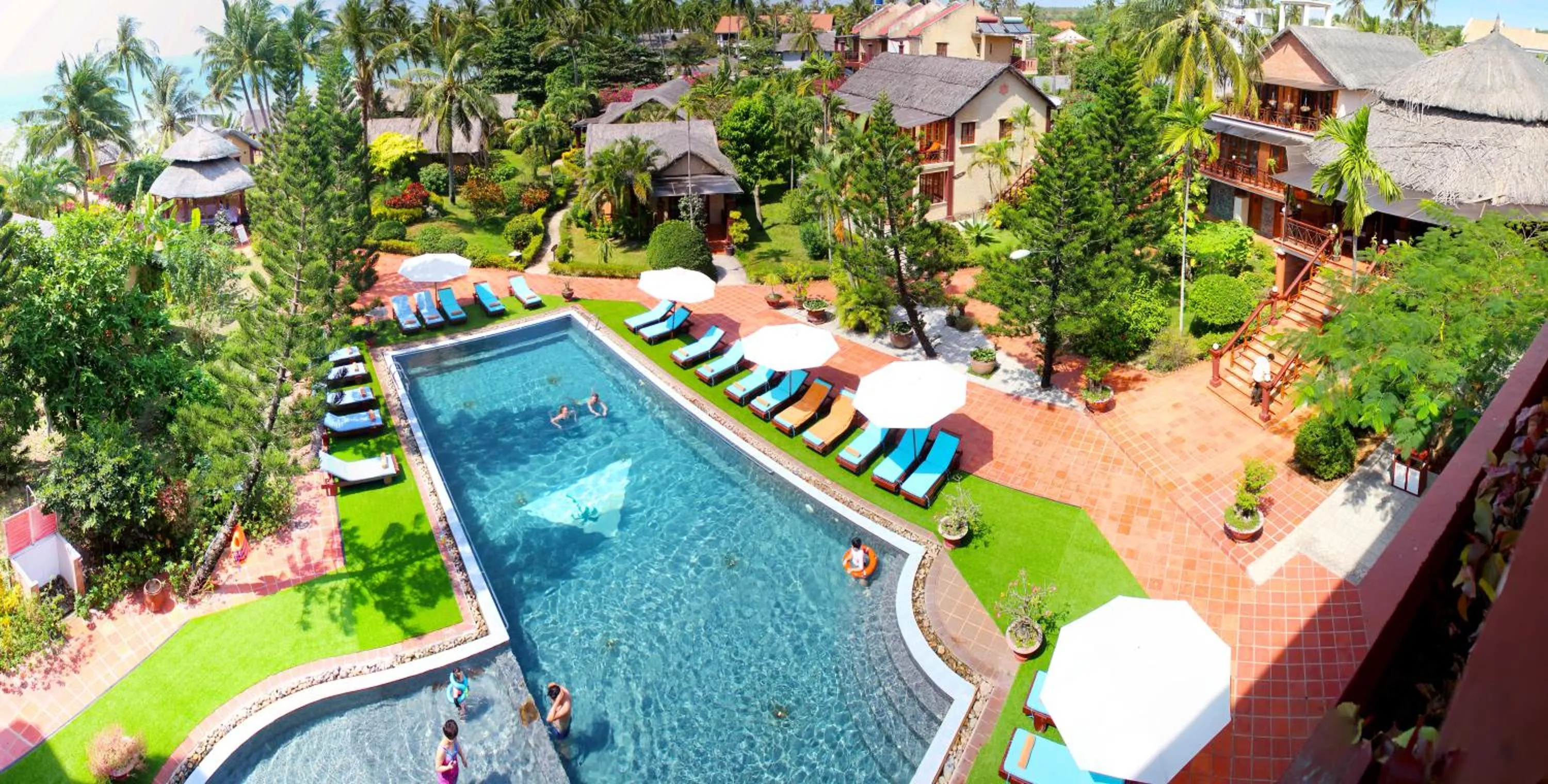 Swimming pool in Little Muine Cottages Resort