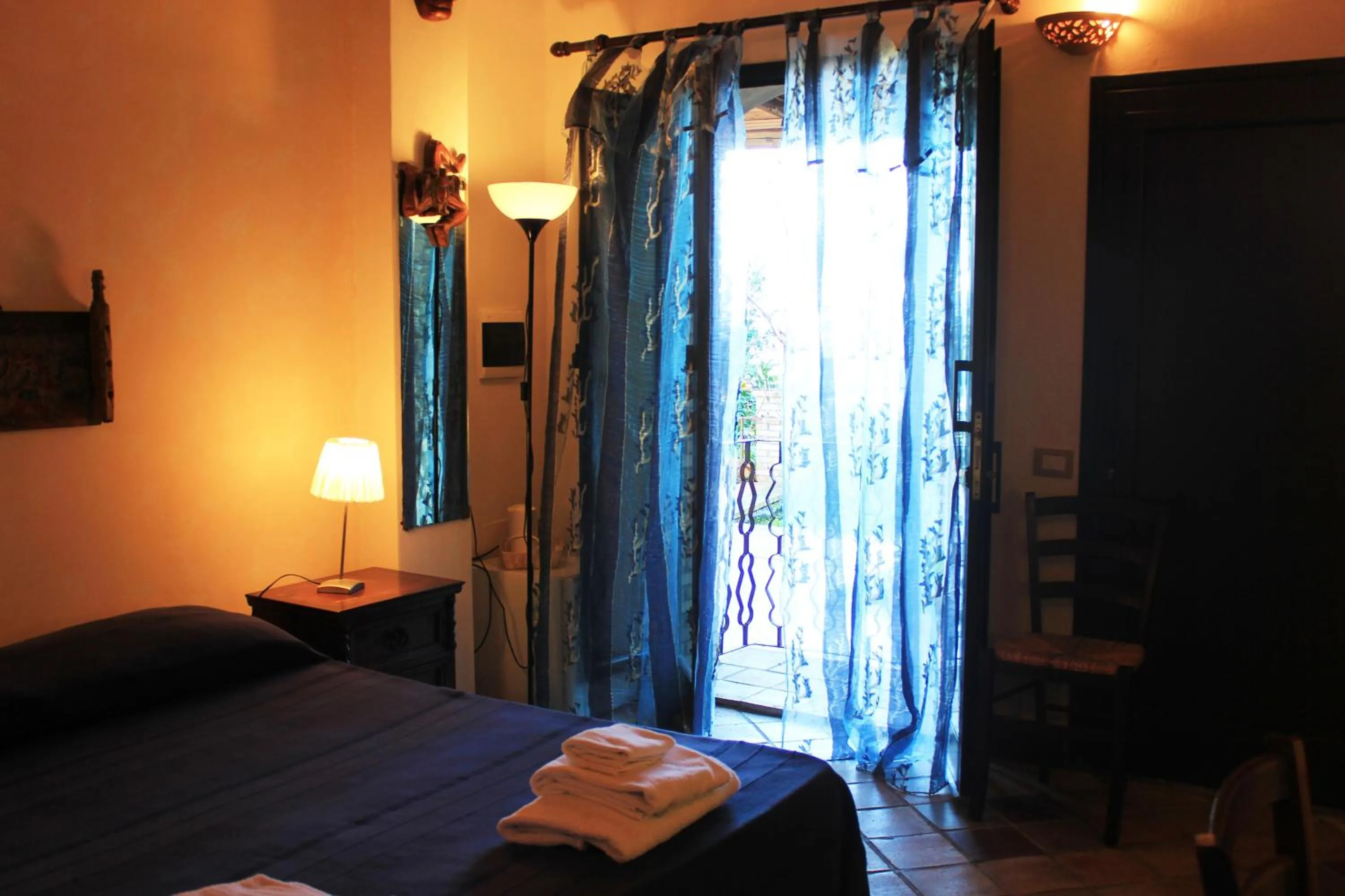 Balcony/Terrace, Bed in Villa Almoezia Charming B&B