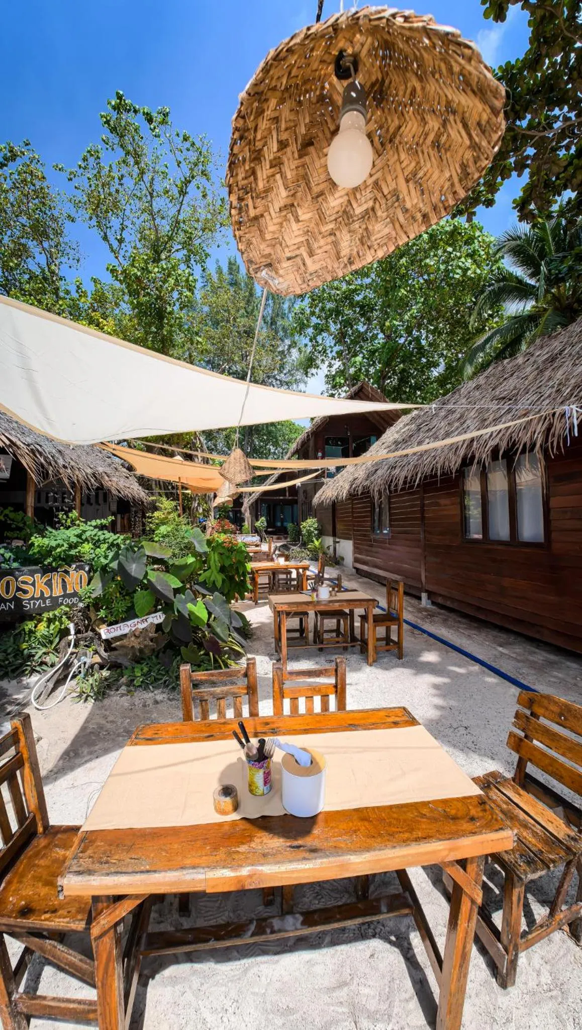 Restaurant/places to eat in Forra Pattaya Sea View Bungalow