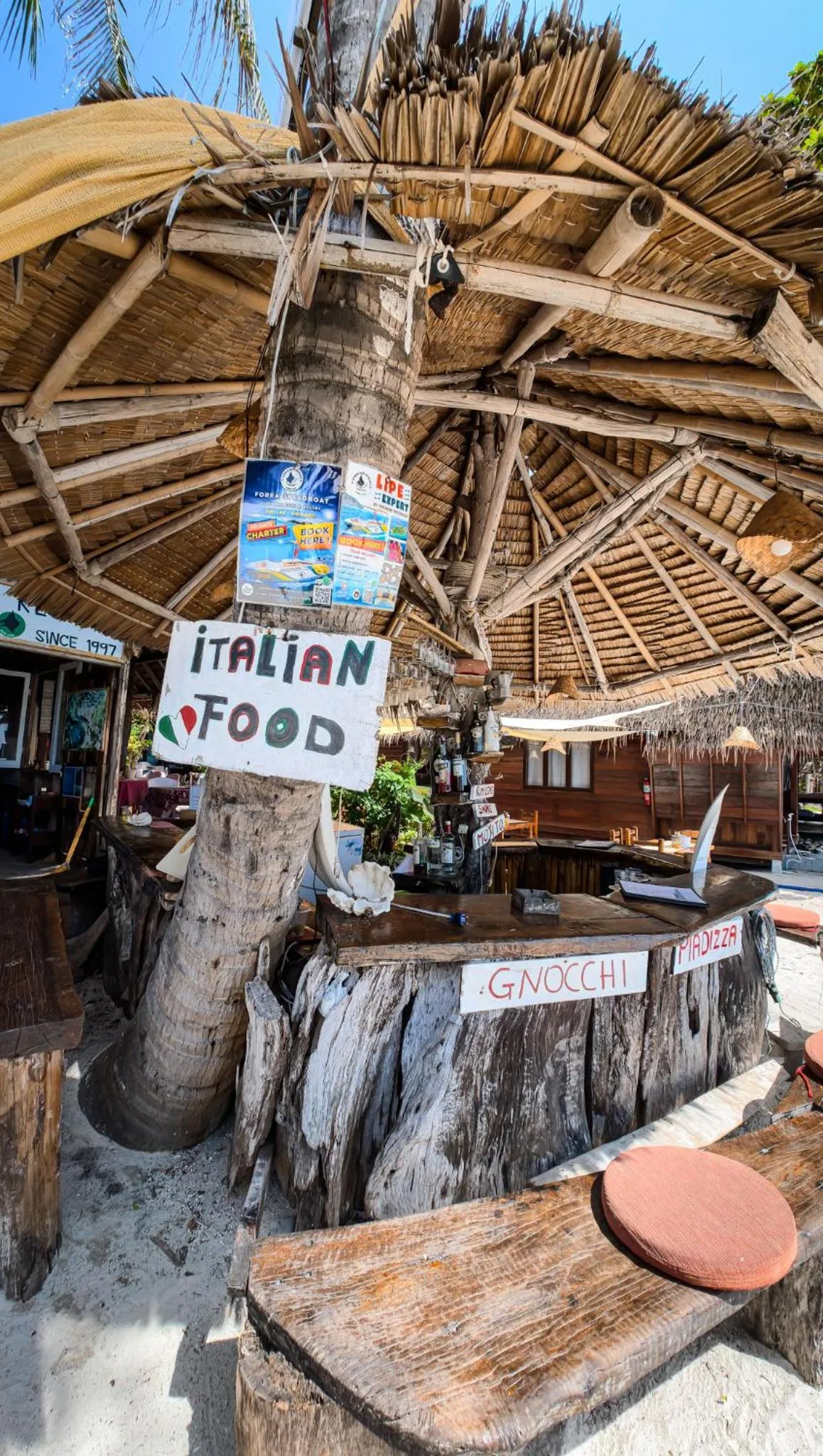 Restaurant/places to eat in Forra Pattaya Sea View Bungalow