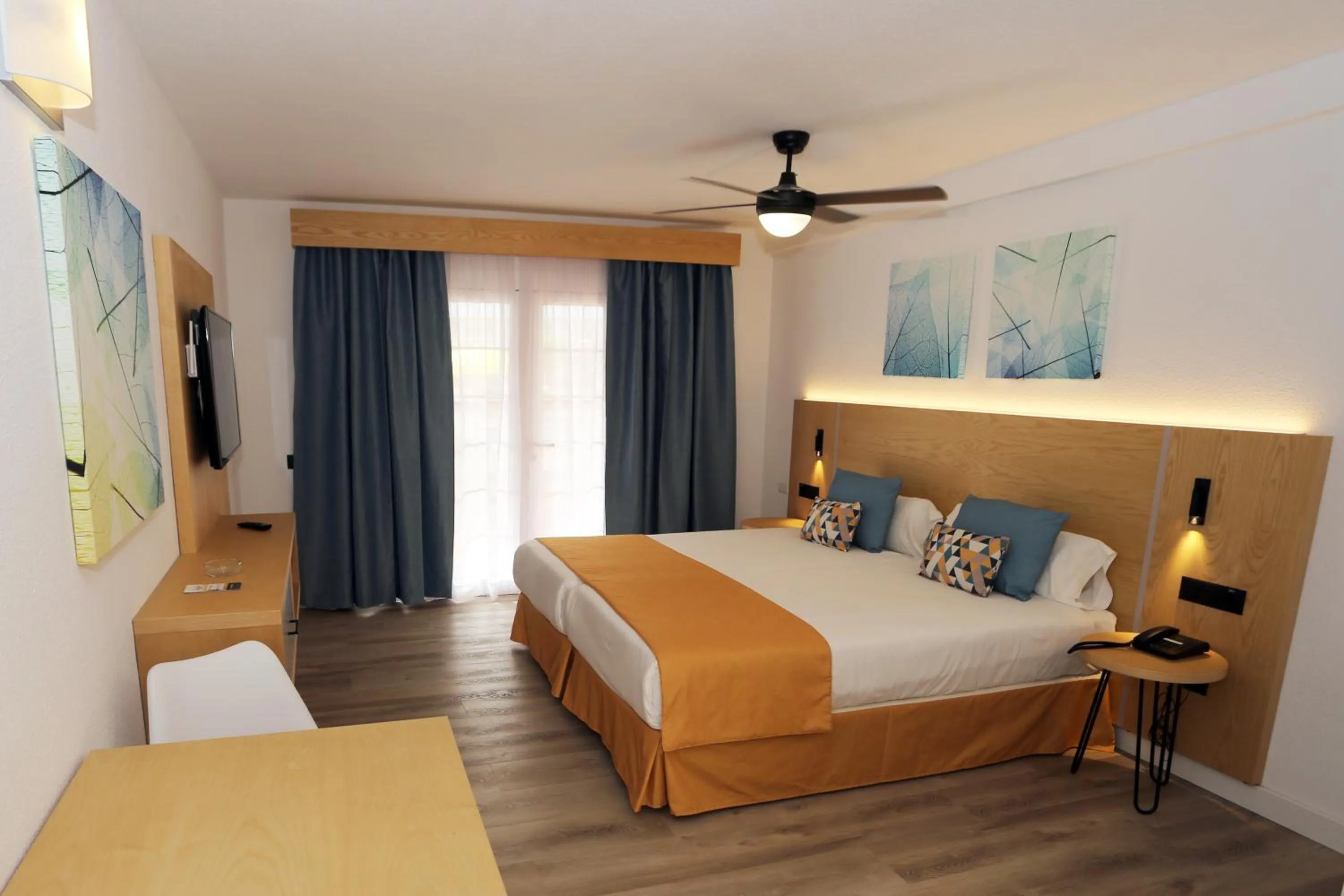 Bed in Hotel-Apartamentos Andorra