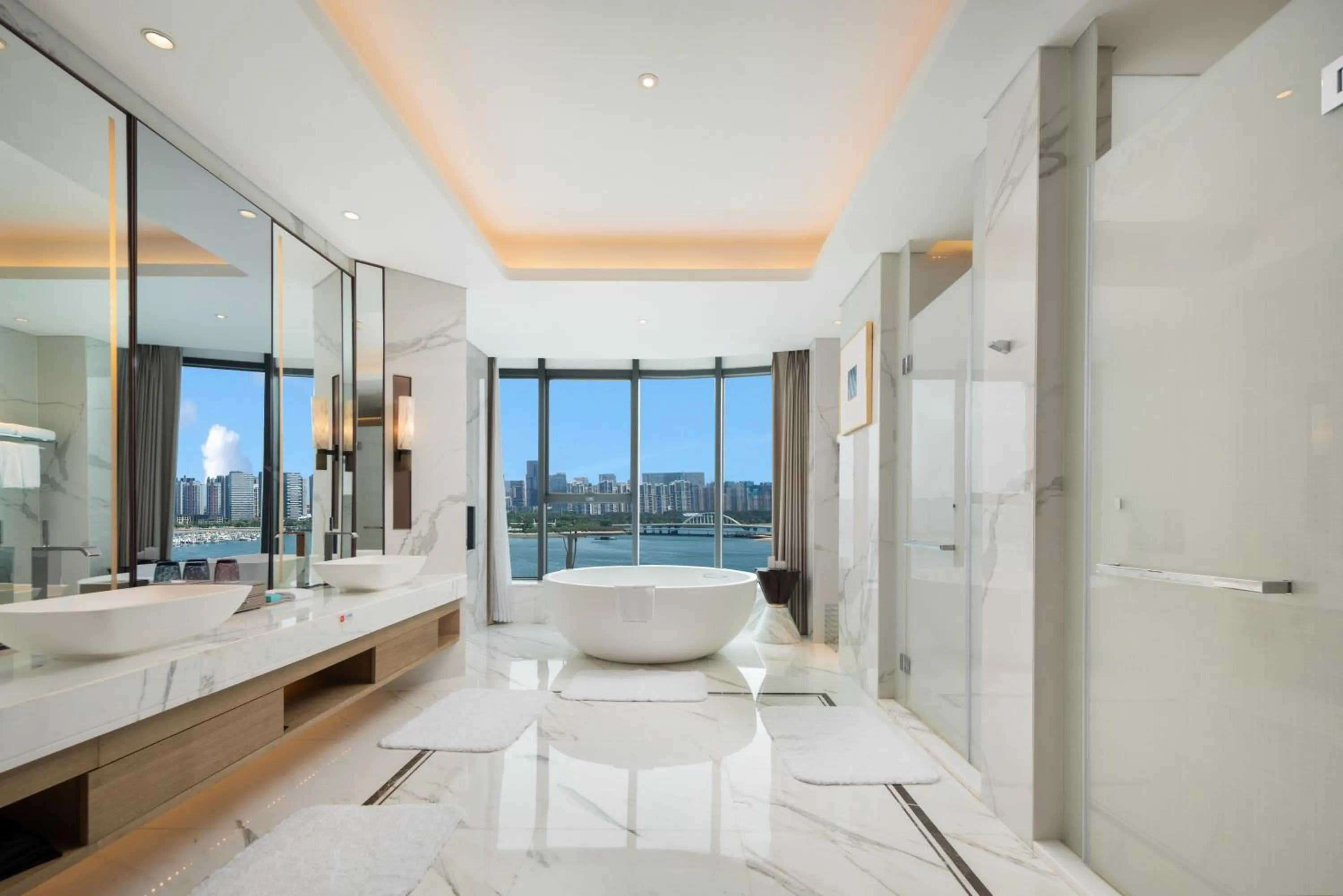 Bathroom in Wyndham Grand Plaza Royale Yuzhou Xiamen Wuyuan Bay