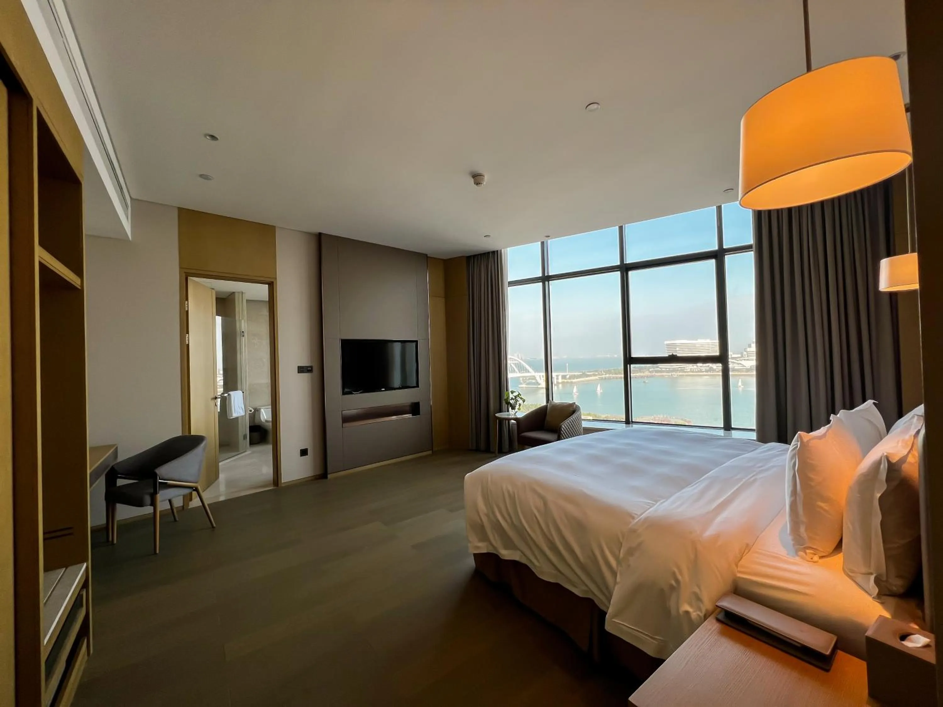 Bedroom, Bed in Wyndham Grand Plaza Royale Yuzhou Xiamen Wuyuan Bay