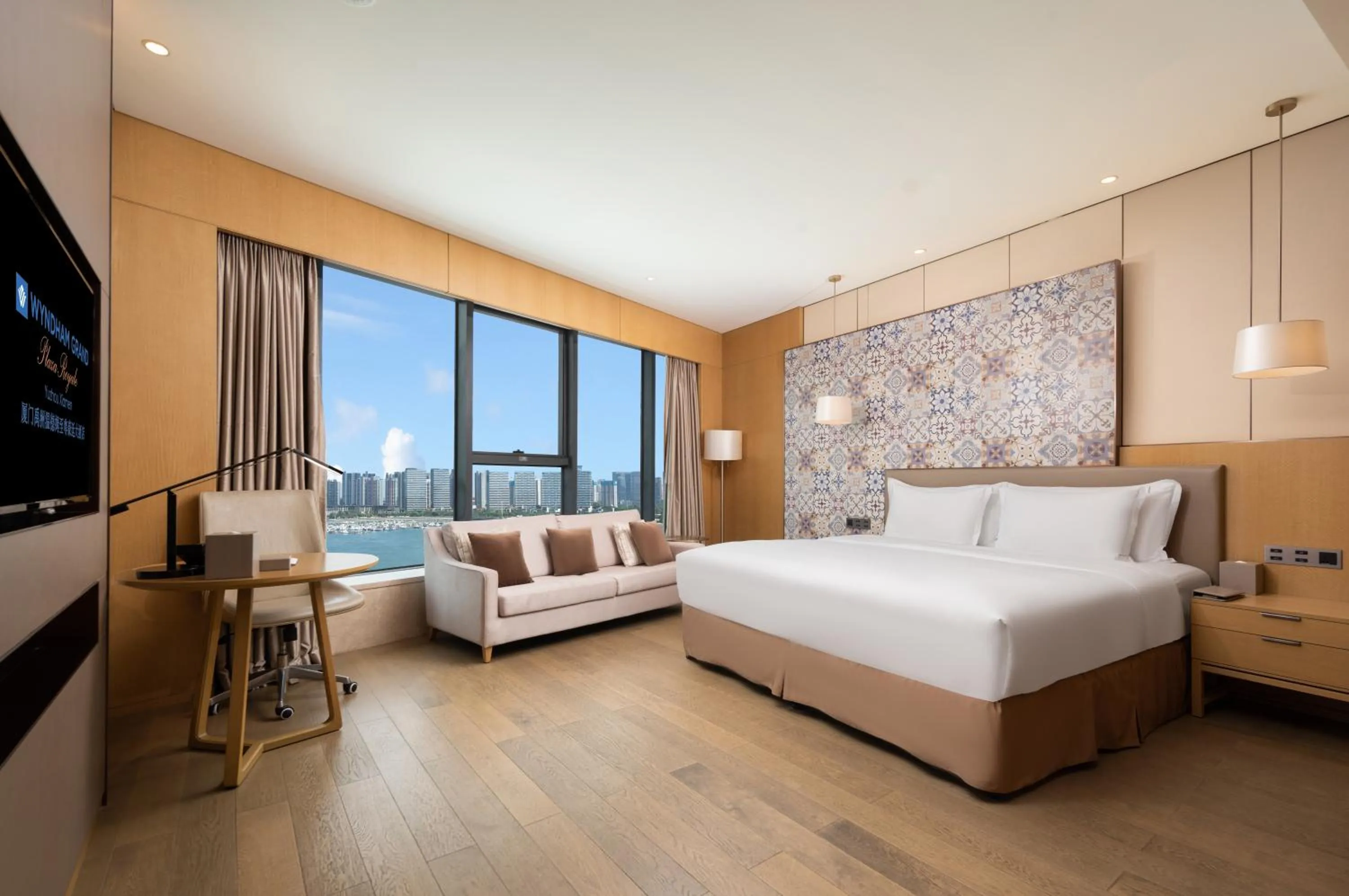 Bed in Wyndham Grand Plaza Royale Yuzhou Xiamen Wuyuan Bay