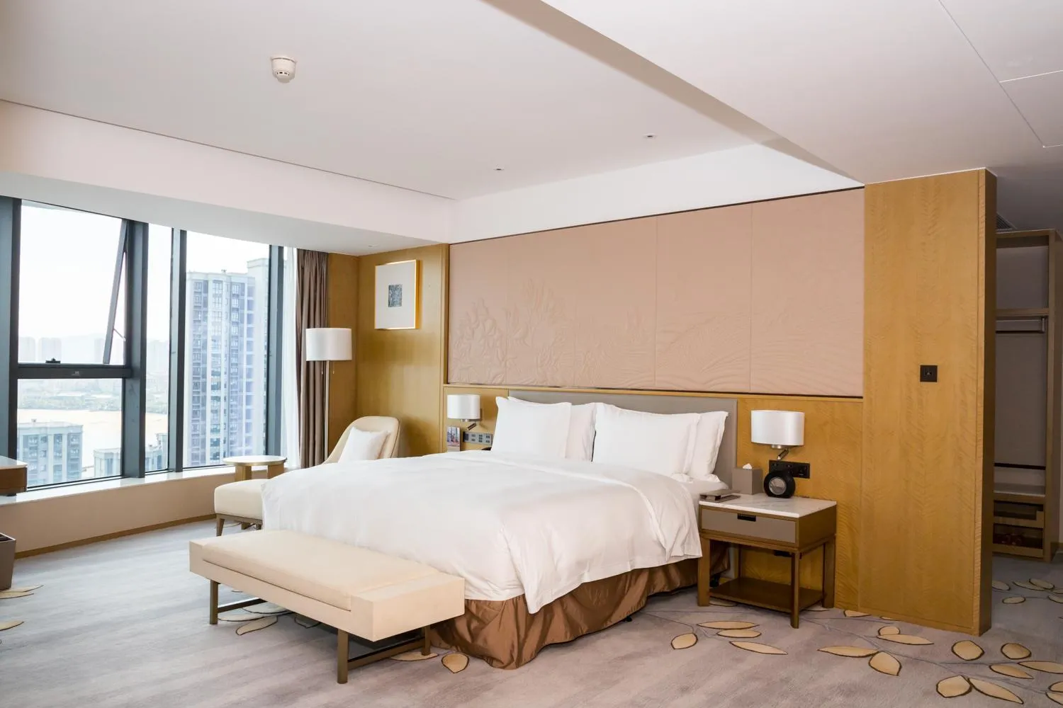 Bedroom, Bed in Wyndham Grand Plaza Royale Yuzhou Xiamen Wuyuan Bay