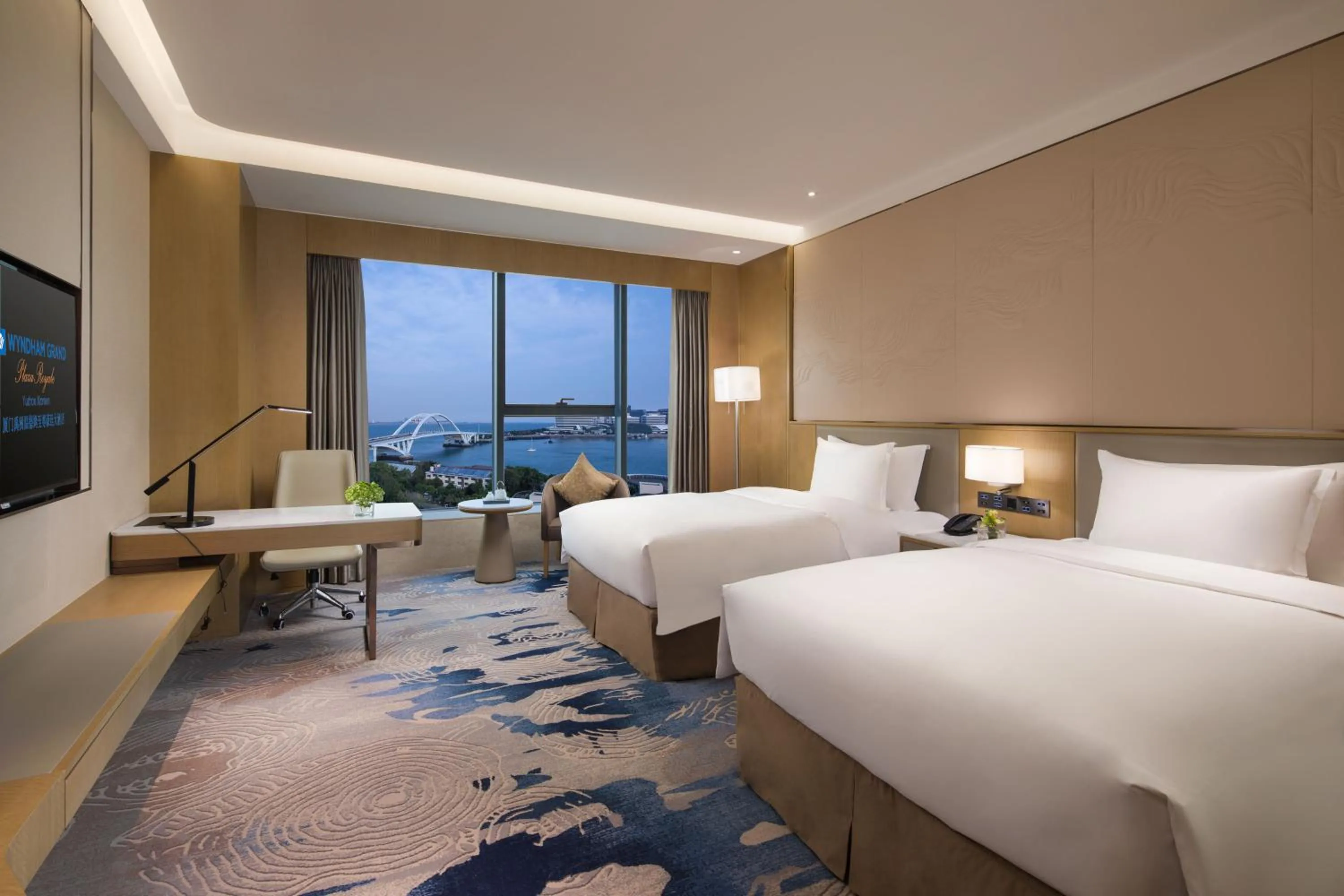Bed in Wyndham Grand Plaza Royale Yuzhou Xiamen Wuyuan Bay
