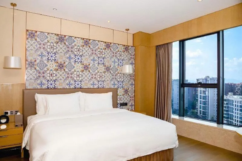Photo of the whole room, Bed in Wyndham Grand Plaza Royale Yuzhou Xiamen Wuyuan Bay