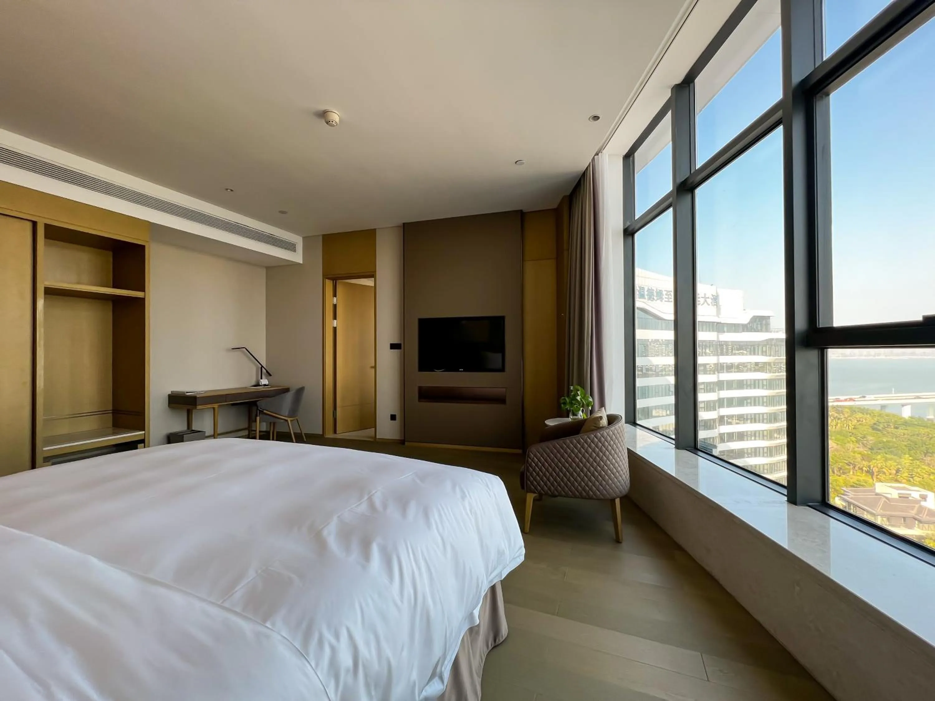 Bedroom, Bed in Wyndham Grand Plaza Royale Yuzhou Xiamen Wuyuan Bay