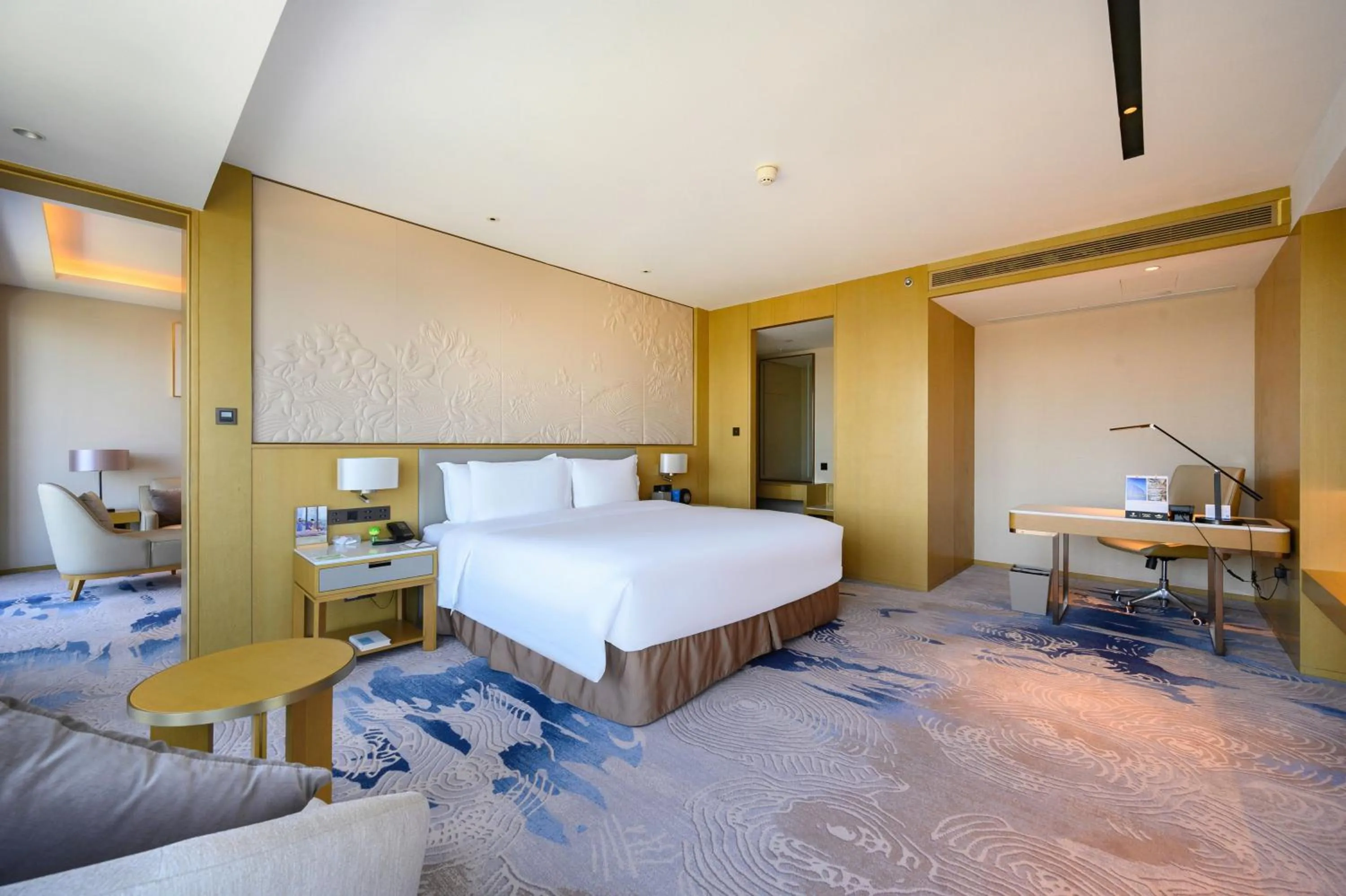 Bedroom, Bed in Wyndham Grand Plaza Royale Yuzhou Xiamen Wuyuan Bay