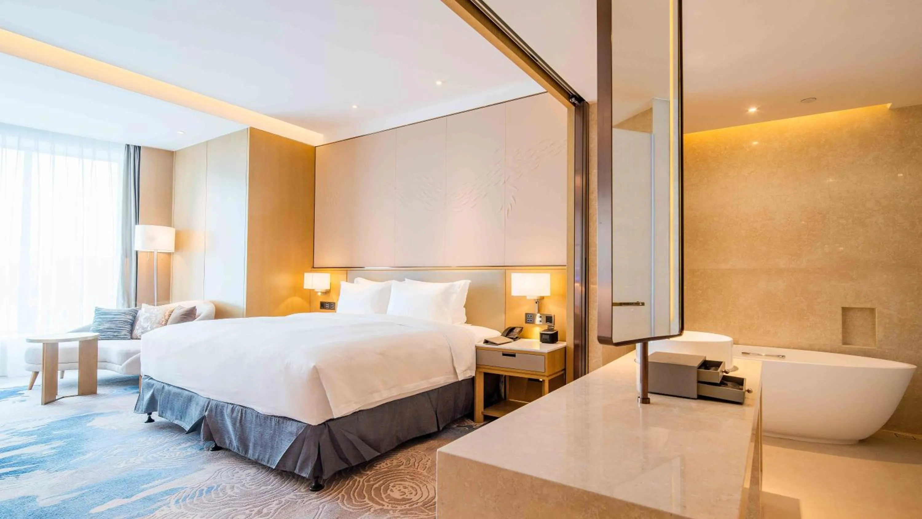 Bed in Wyndham Grand Plaza Royale Yuzhou Xiamen Wuyuan Bay