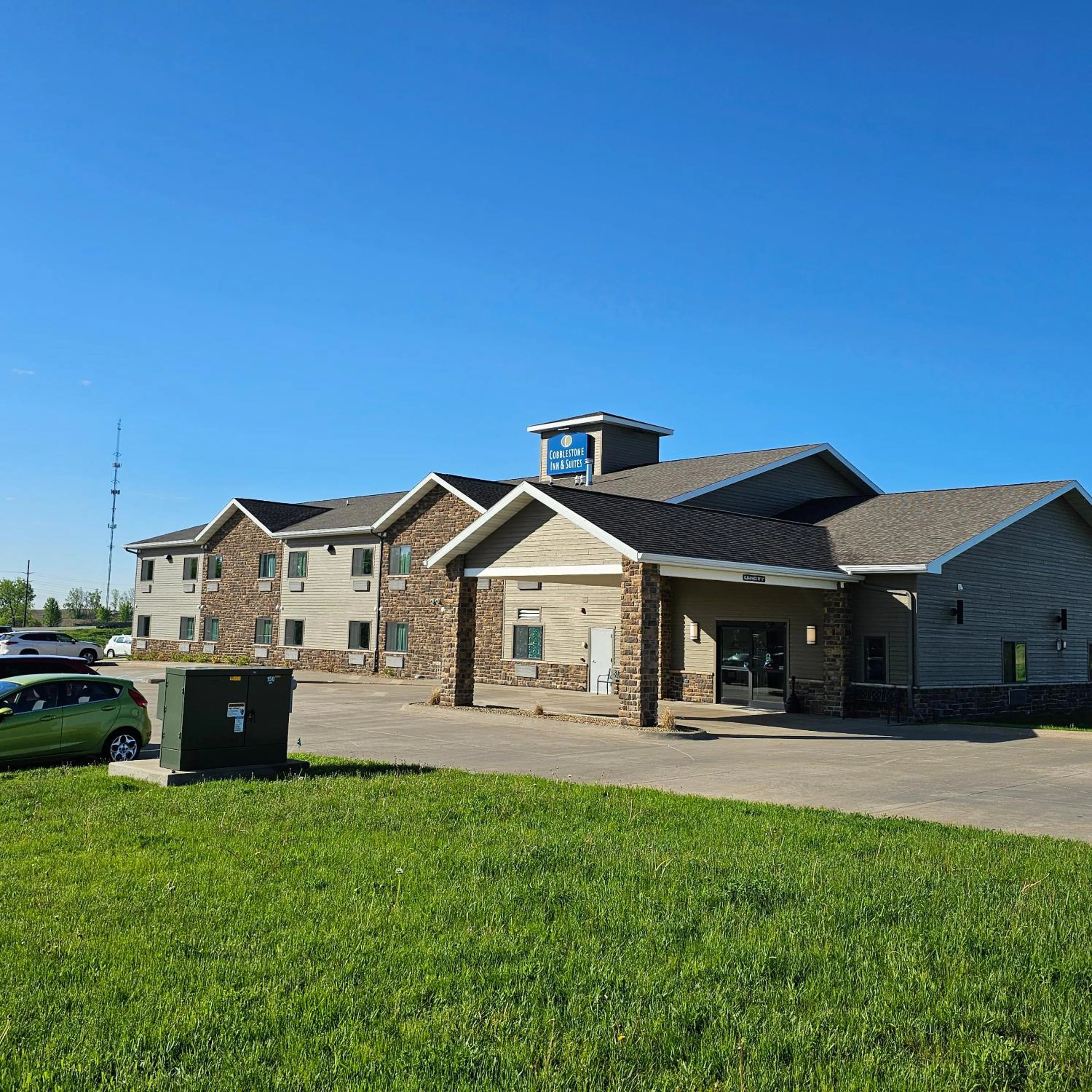 Property building in Cobblestone Inn & Suites – Manchester