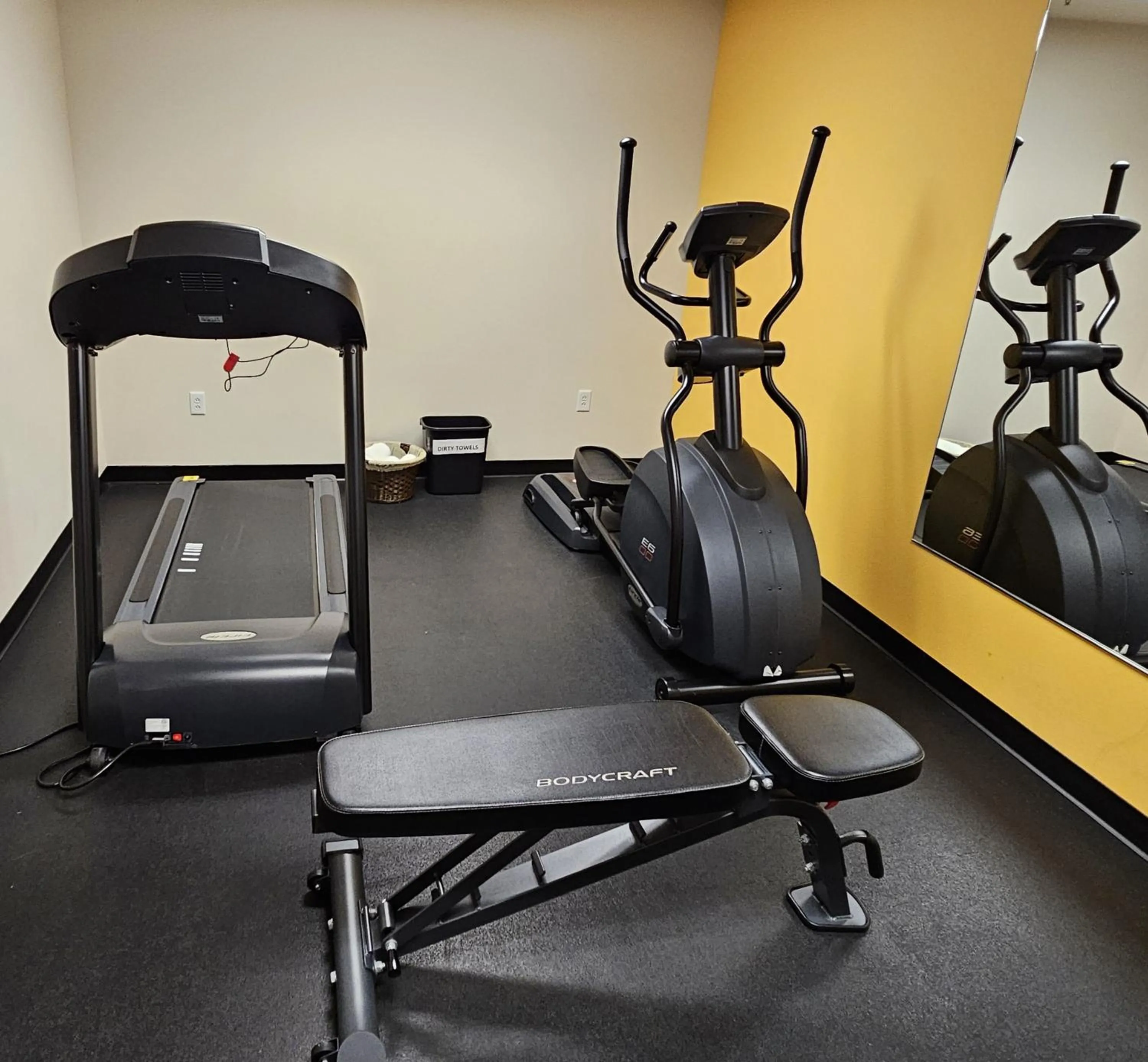 Fitness centre/facilities in Cobblestone Inn & Suites – Manchester