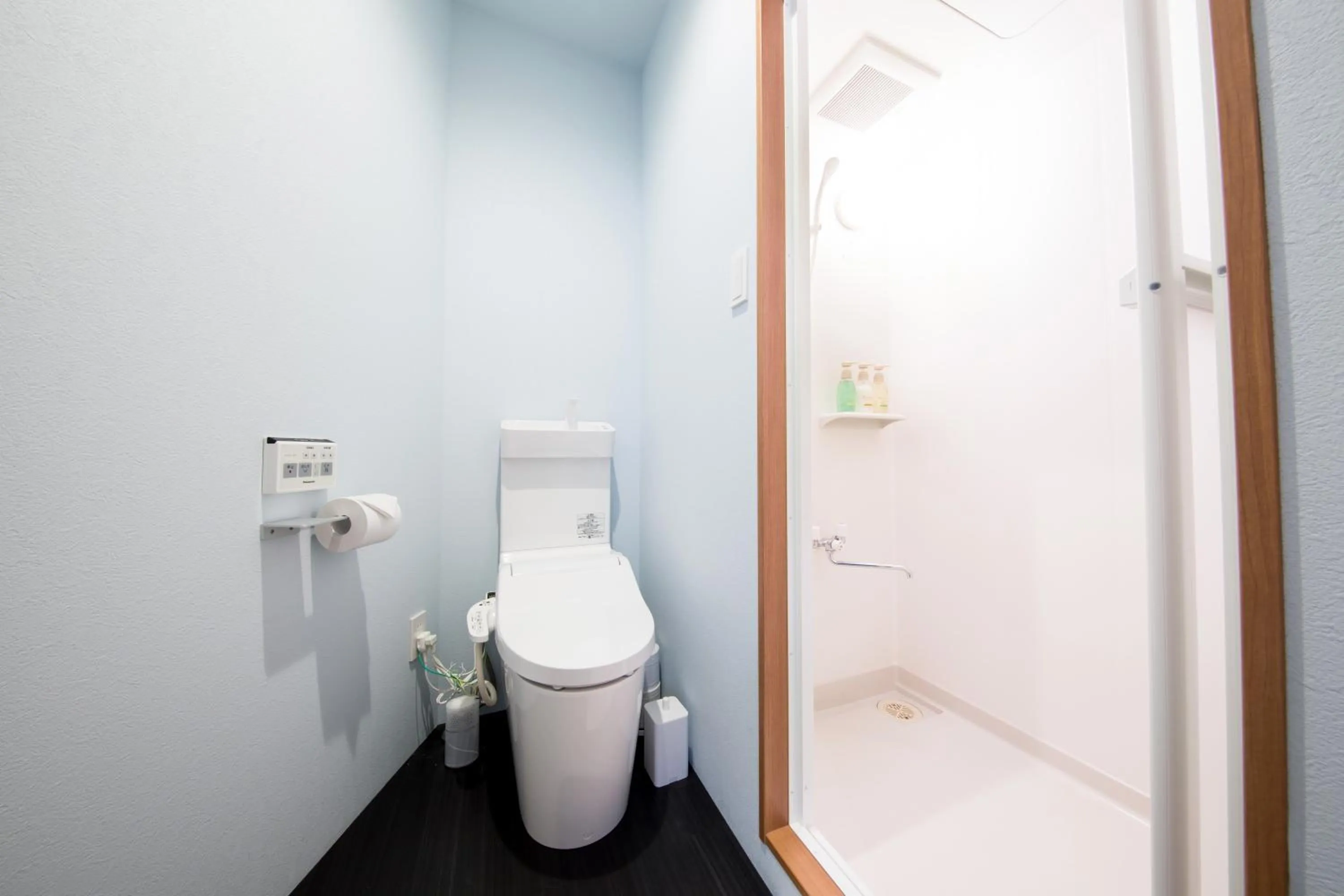 Shower in plat hostel keikyu asakusa karin