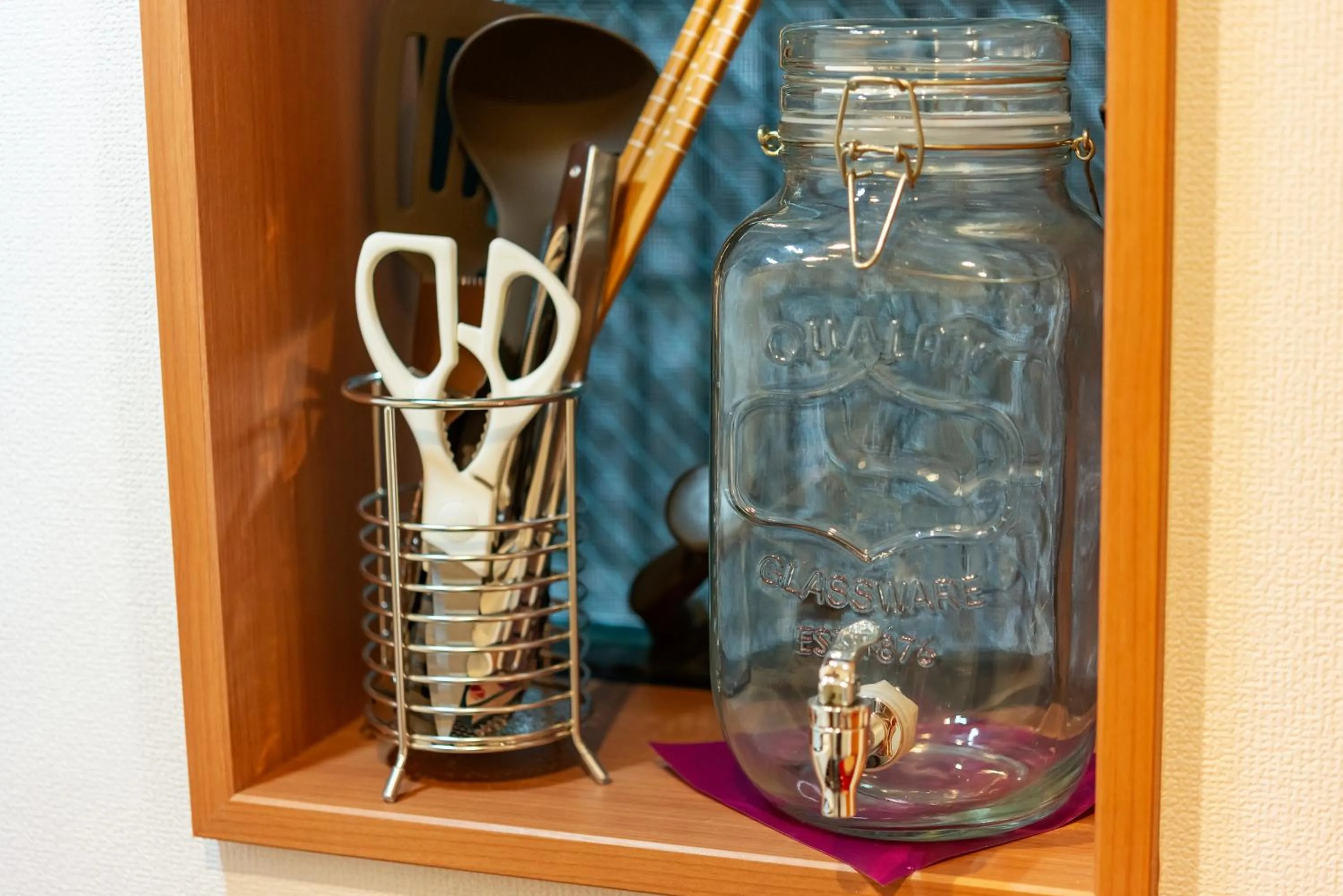 Communal kitchen in plat hostel keikyu asakusa karin