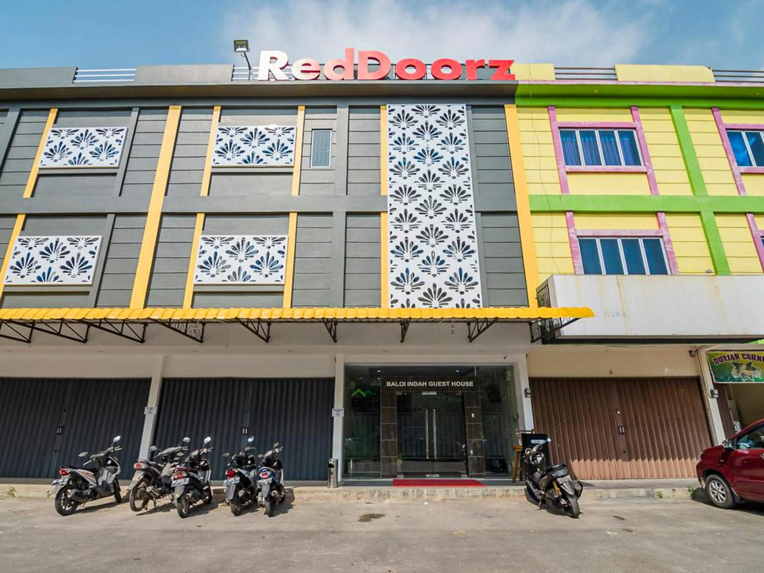 Facade/entrance in RedDoorz @ Baloi Batam
