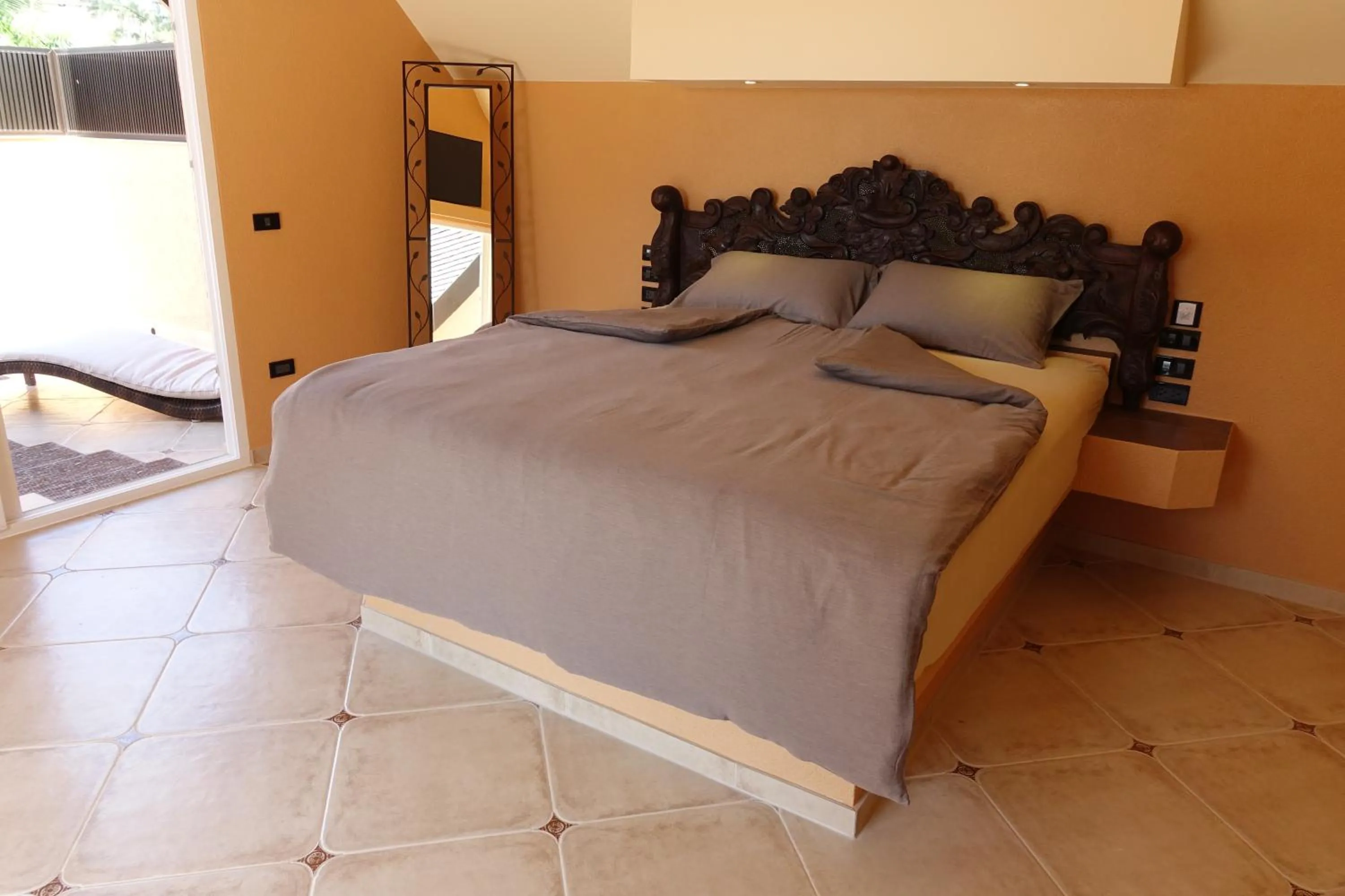 Bed in Laguna Beach House