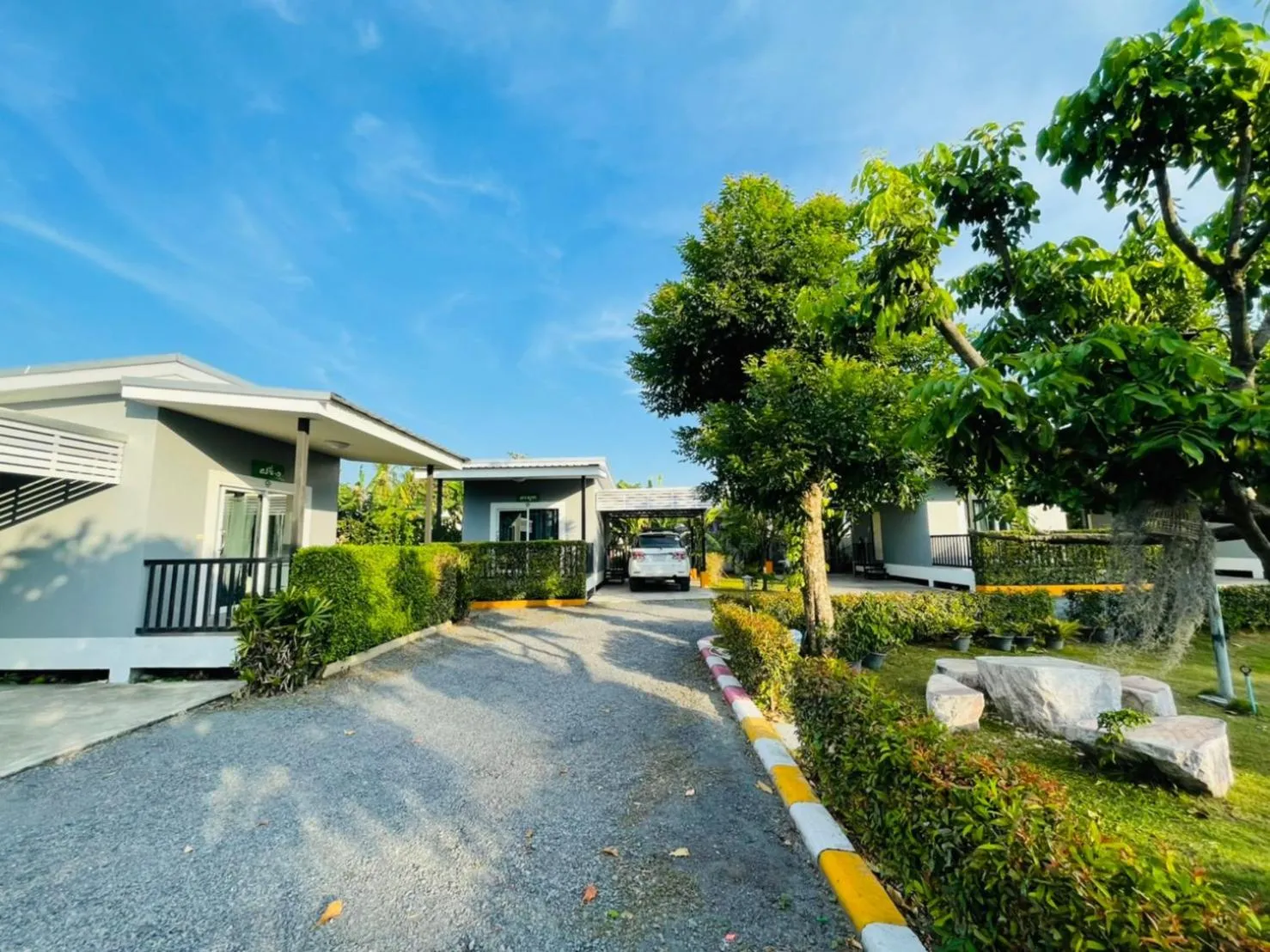 Parking in Baan Ruay Suk Resort, Lopburi