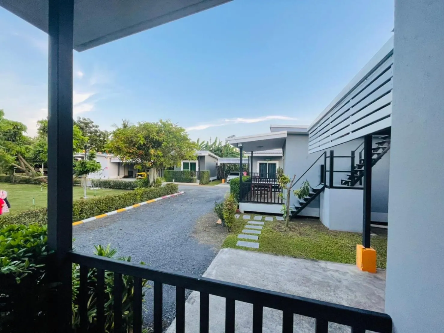 Garden view in Baan Ruay Suk Resort, Lopburi