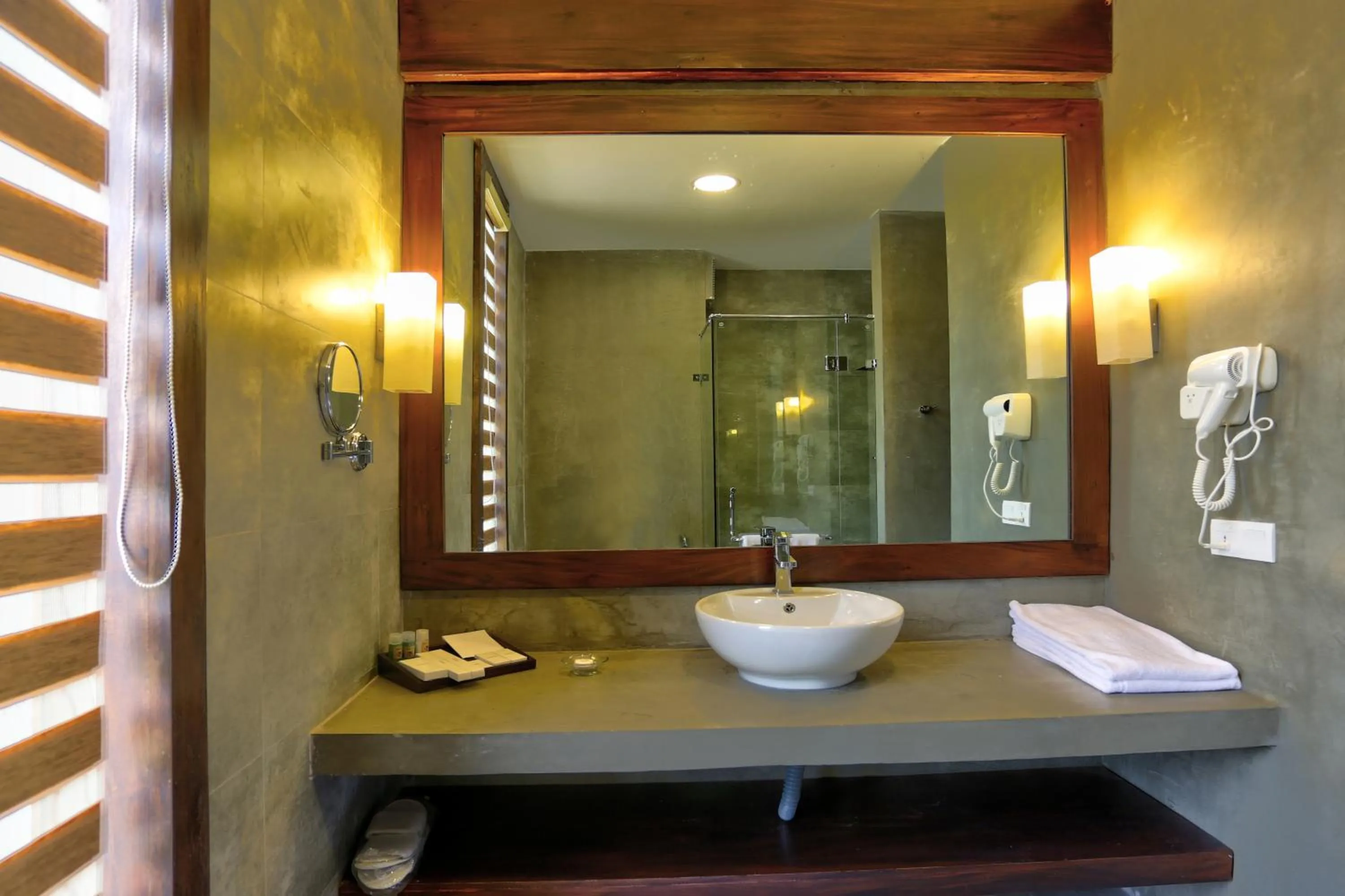 Tropical Life Resort and Spa