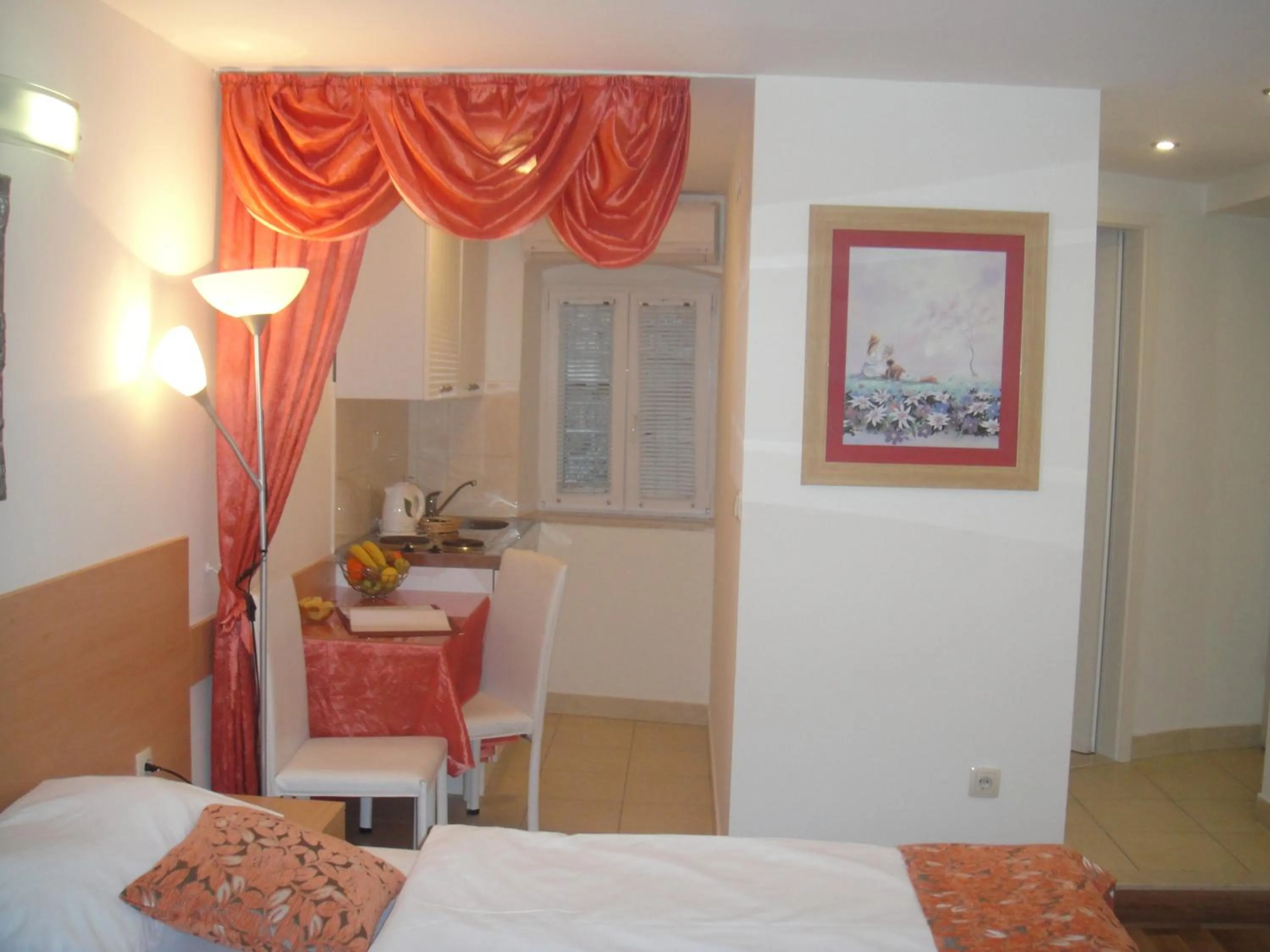 Kitchen or kitchenette, Bed in B&B Central Palace Heritage