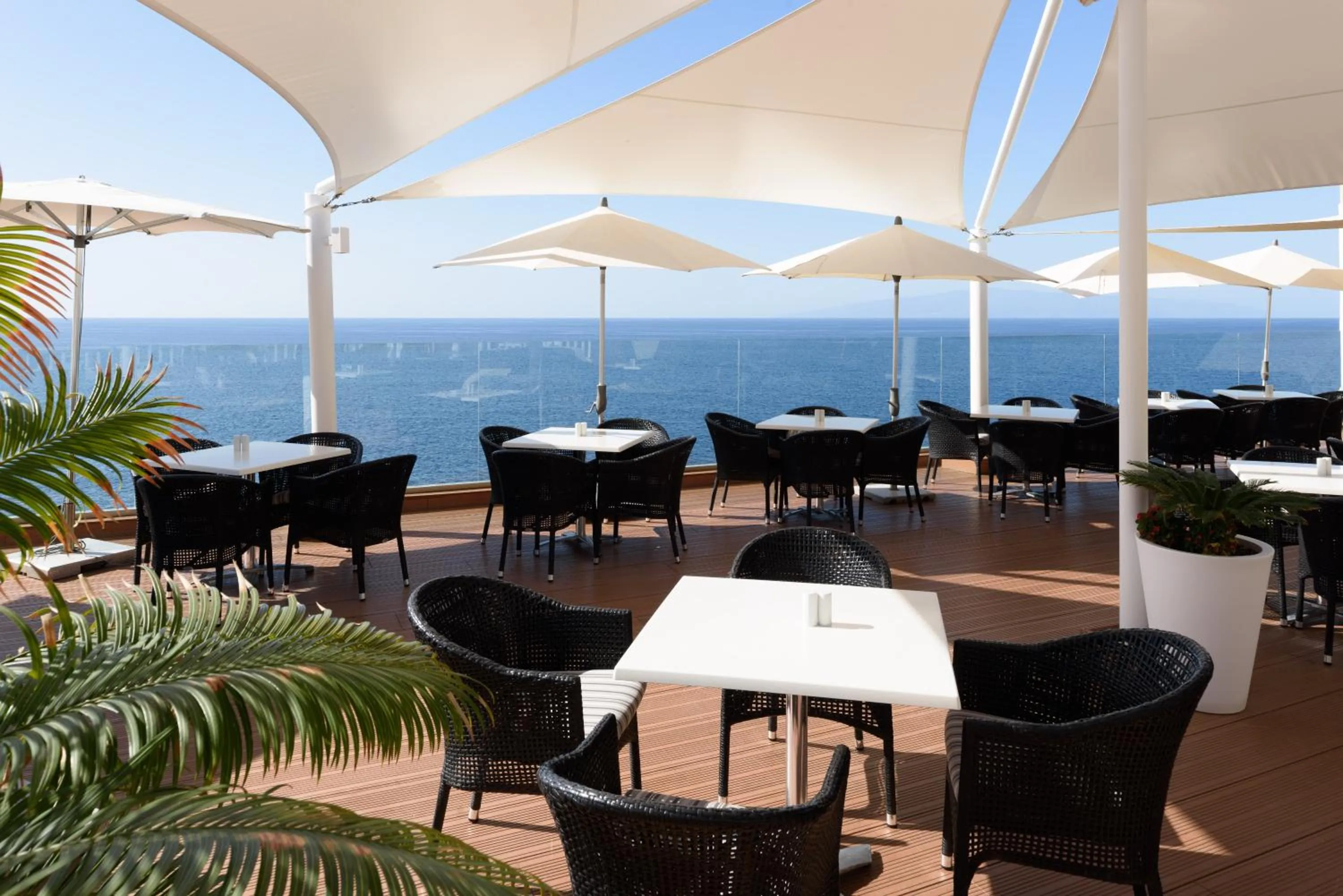 Balcony/Terrace in Ona Pearly Grey