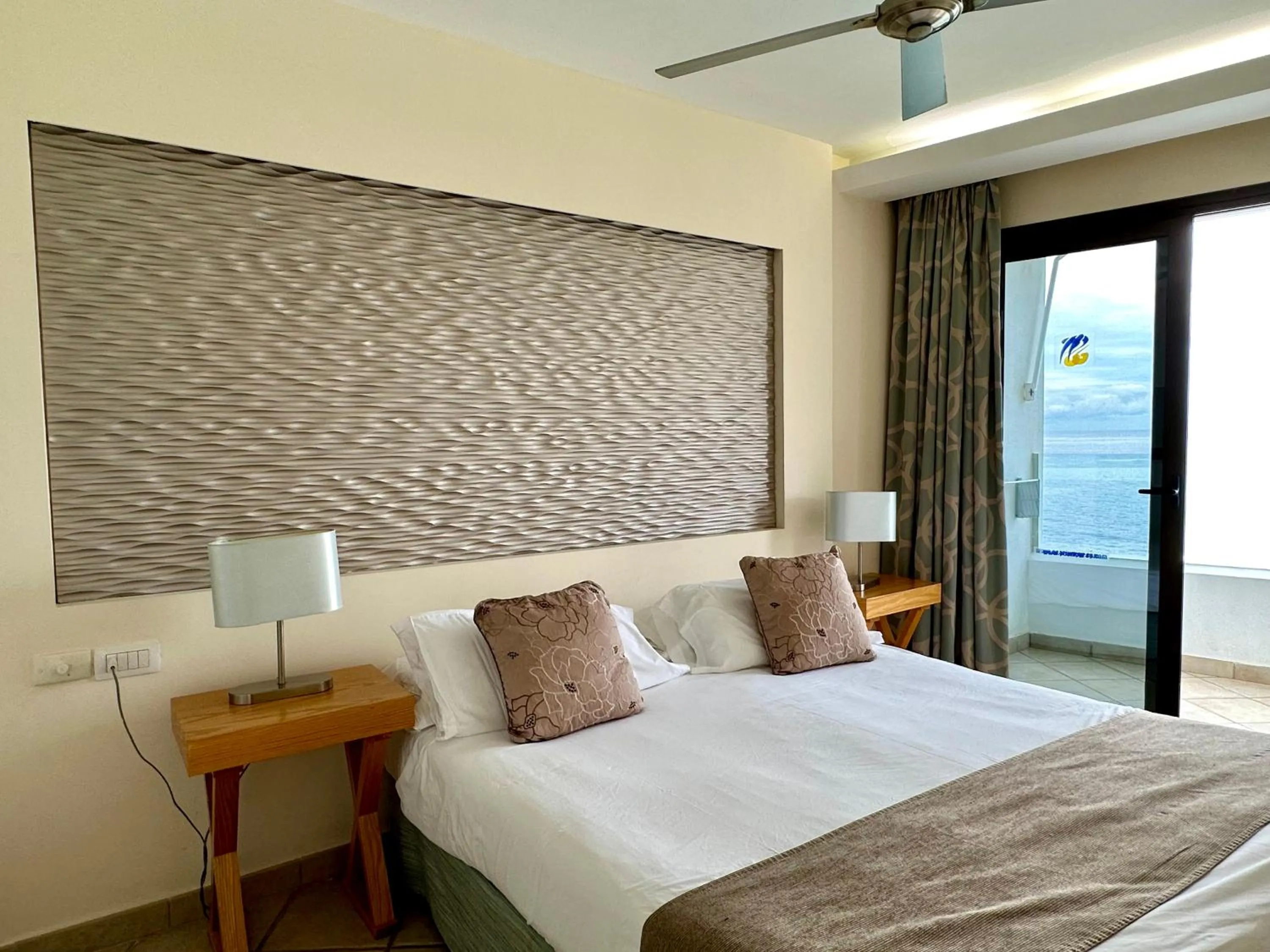 Bedroom, Bed in Ona Pearly Grey