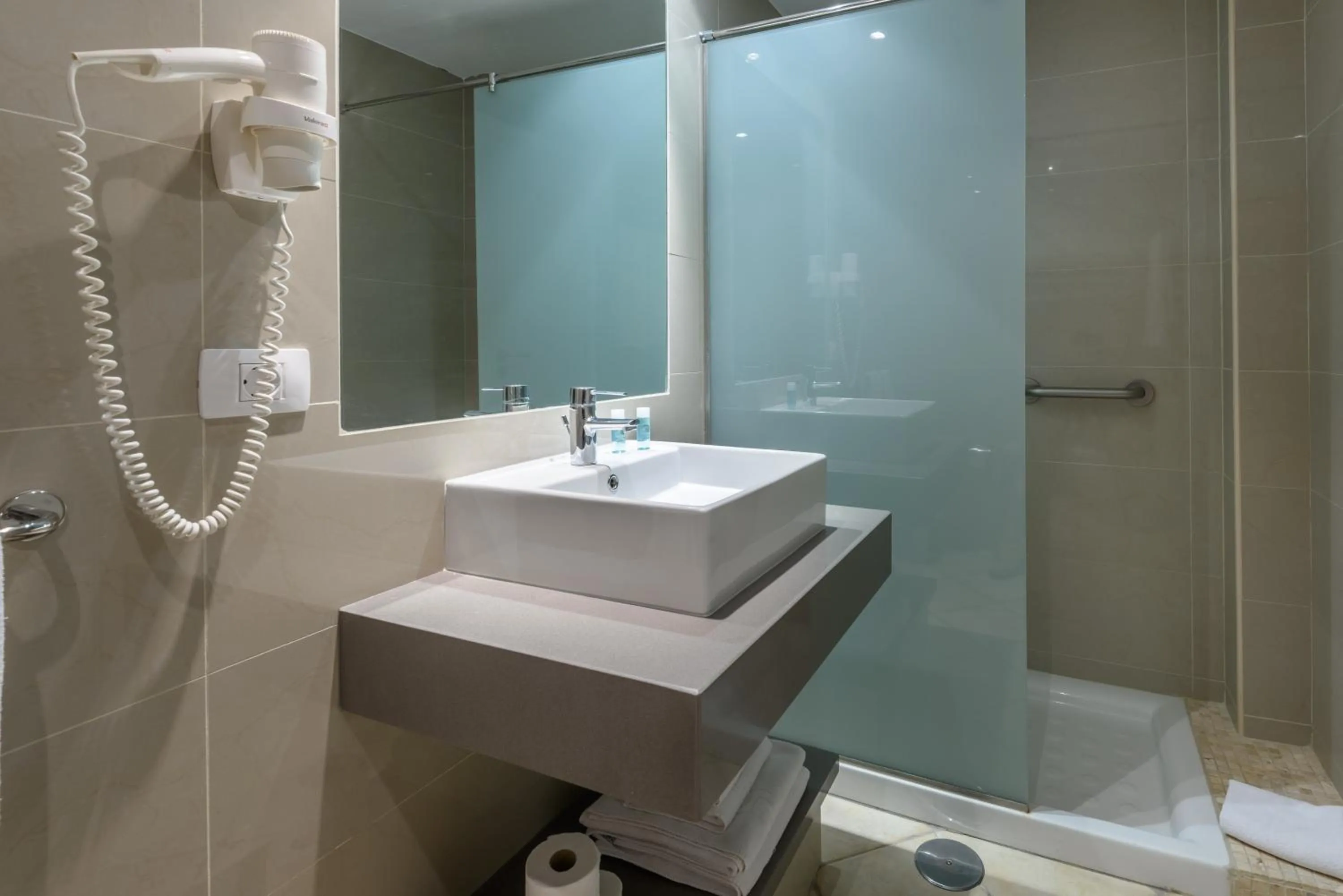 Bathroom in Ona Pearly Grey