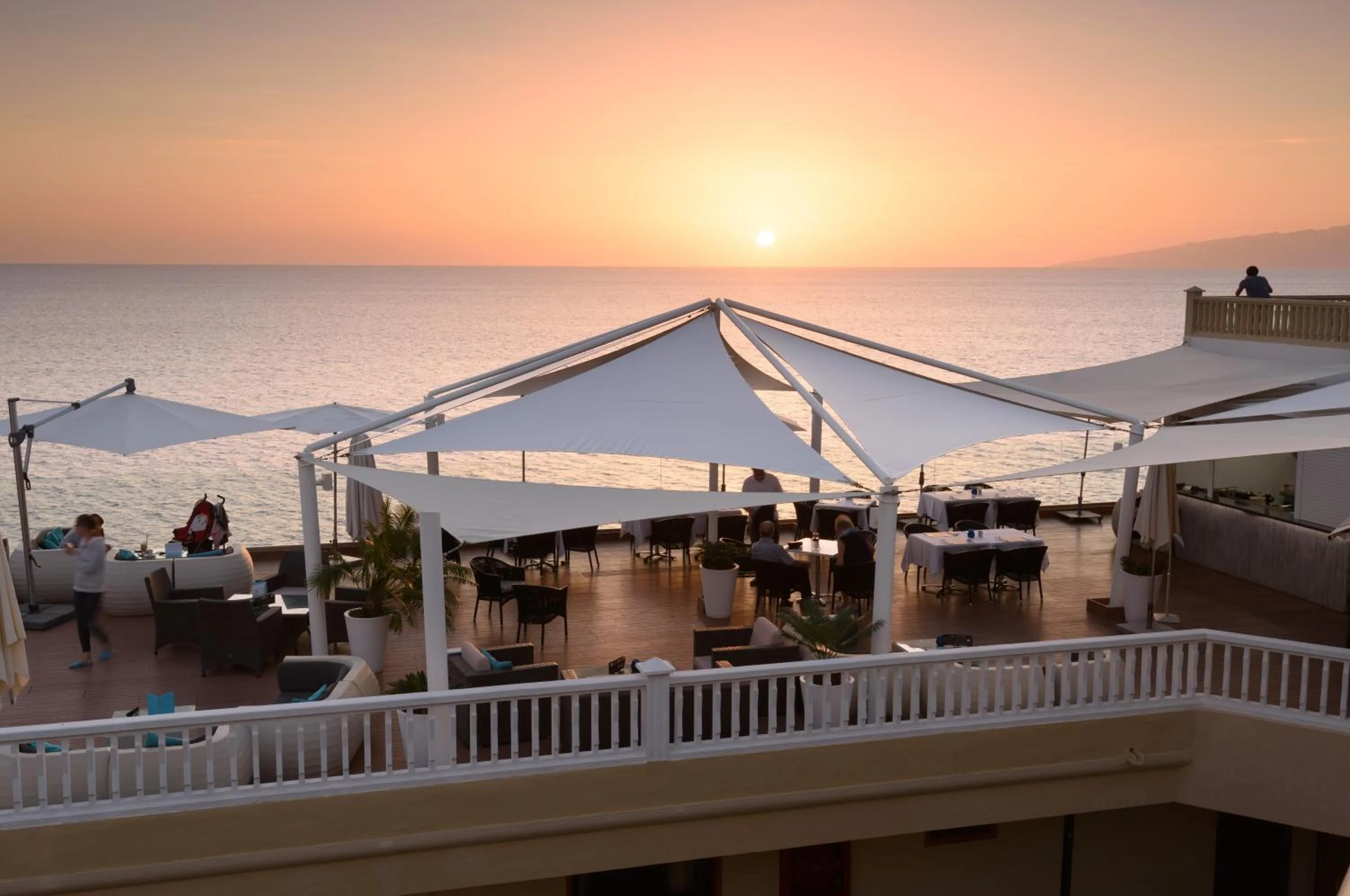 Balcony/Terrace in Ona Pearly Grey