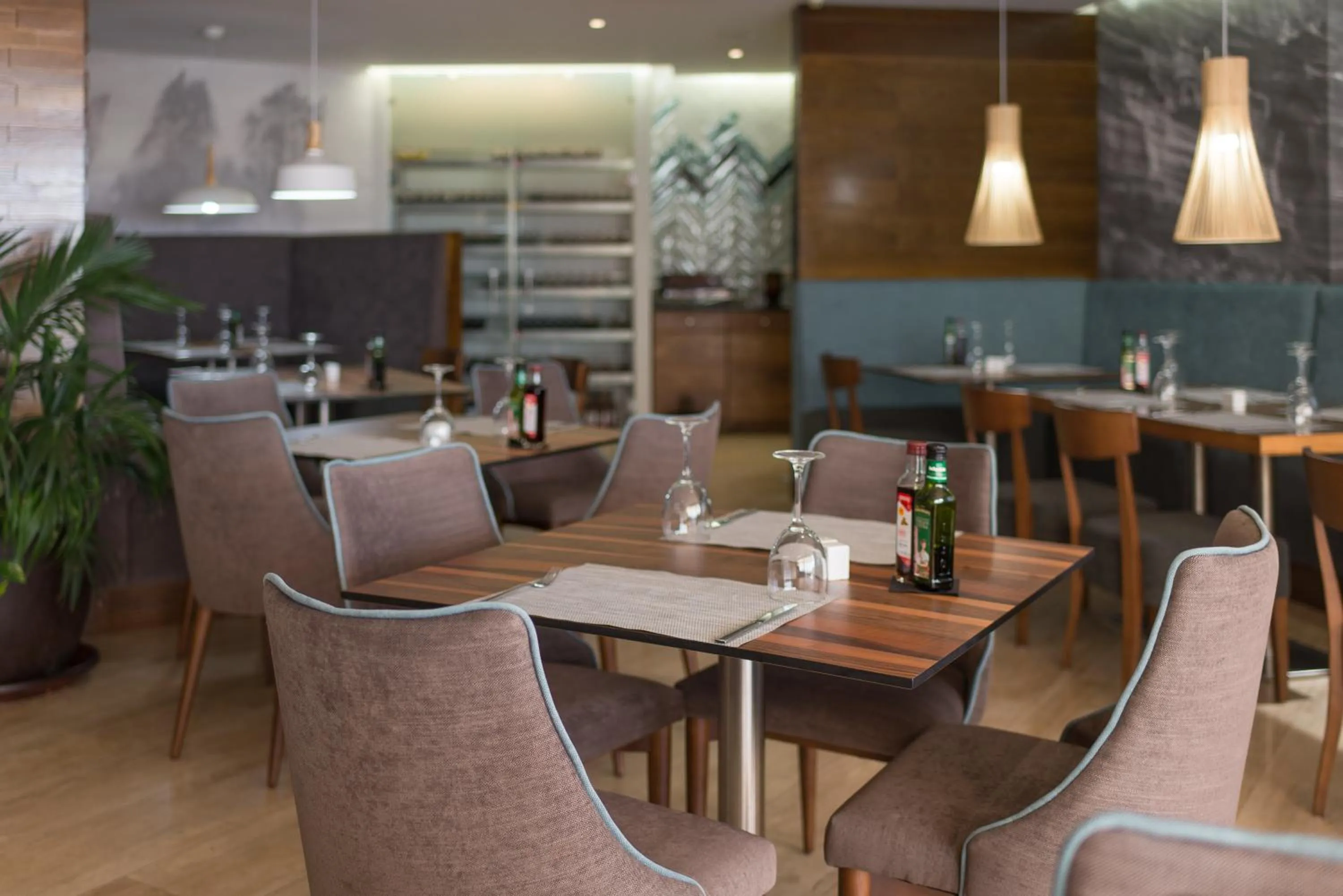 Restaurant/places to eat in Ona Pearly Grey