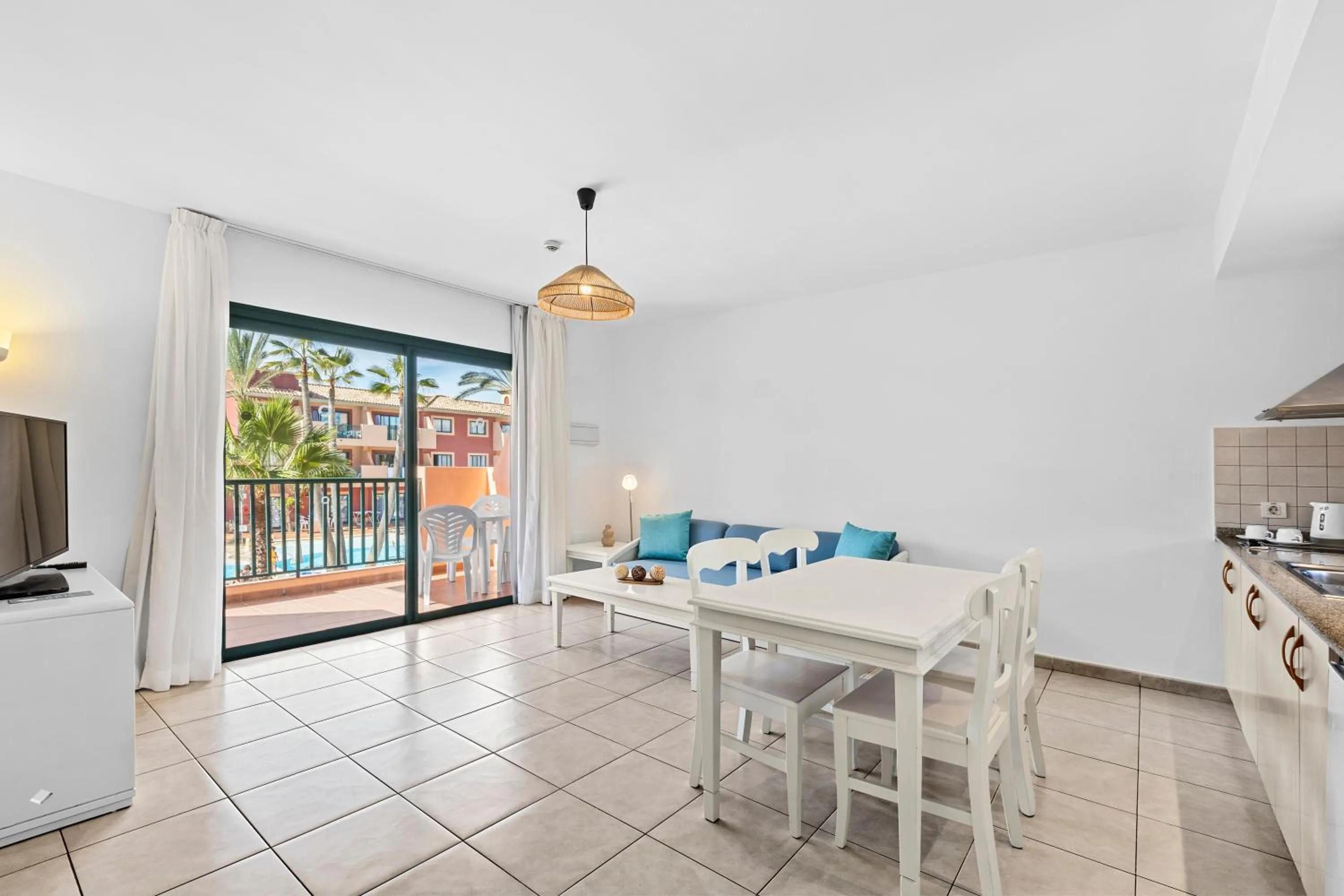 Kitchen or kitchenette, Dining Area in Labranda Aloe Club