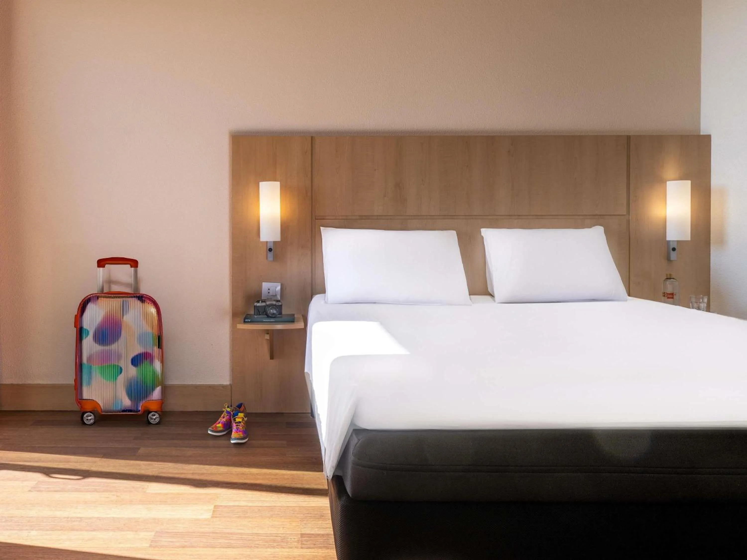 Bedroom, Bed in Ibis Madrid Centro las Ventas