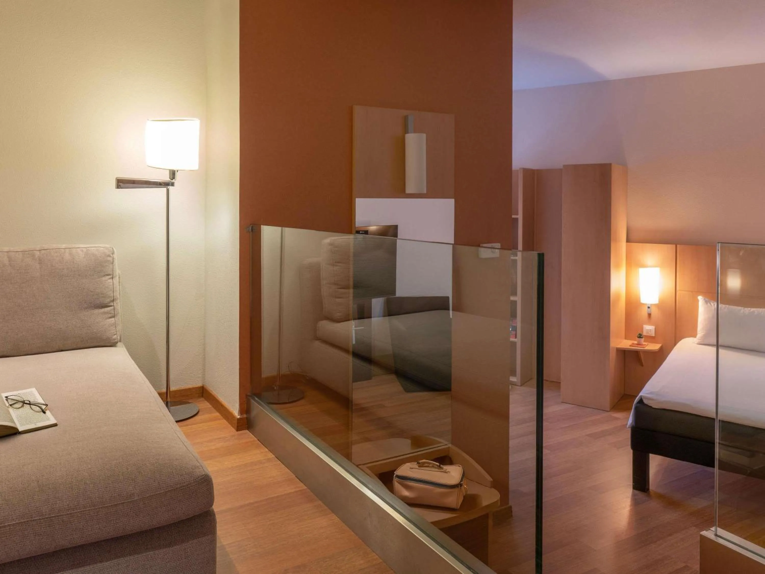 Bedroom, Bed in Ibis Madrid Centro las Ventas