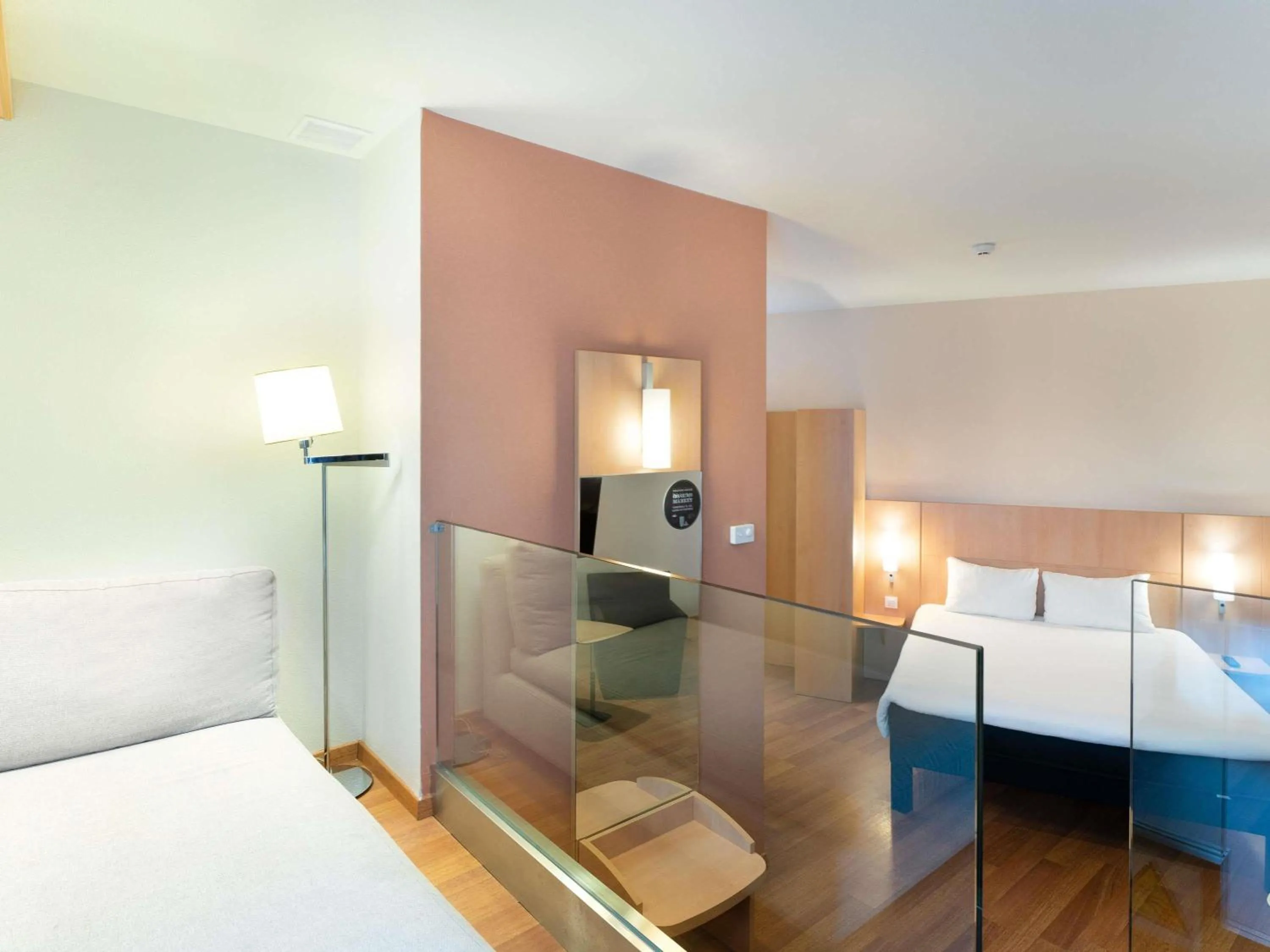 Bedroom, Bed in Ibis Madrid Centro las Ventas