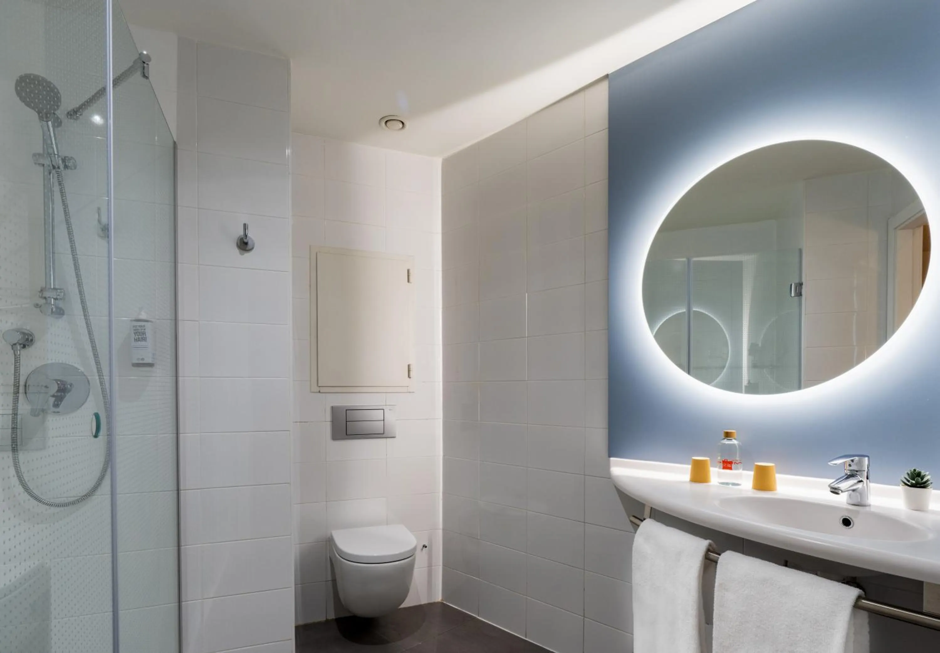 Bathroom in Ibis Madrid Centro las Ventas