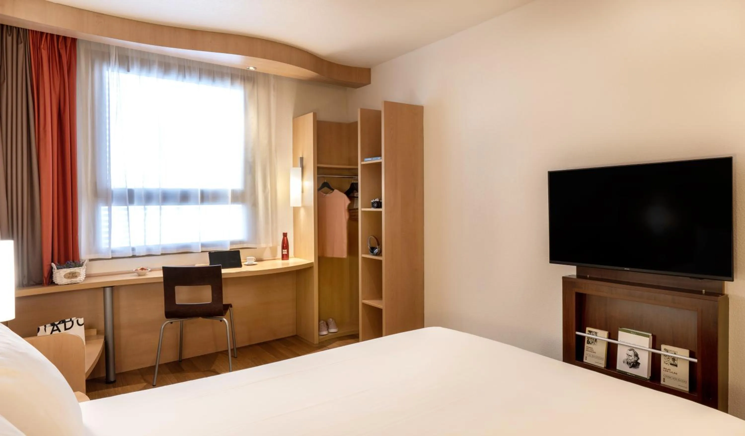 Bed in Ibis Madrid Centro las Ventas