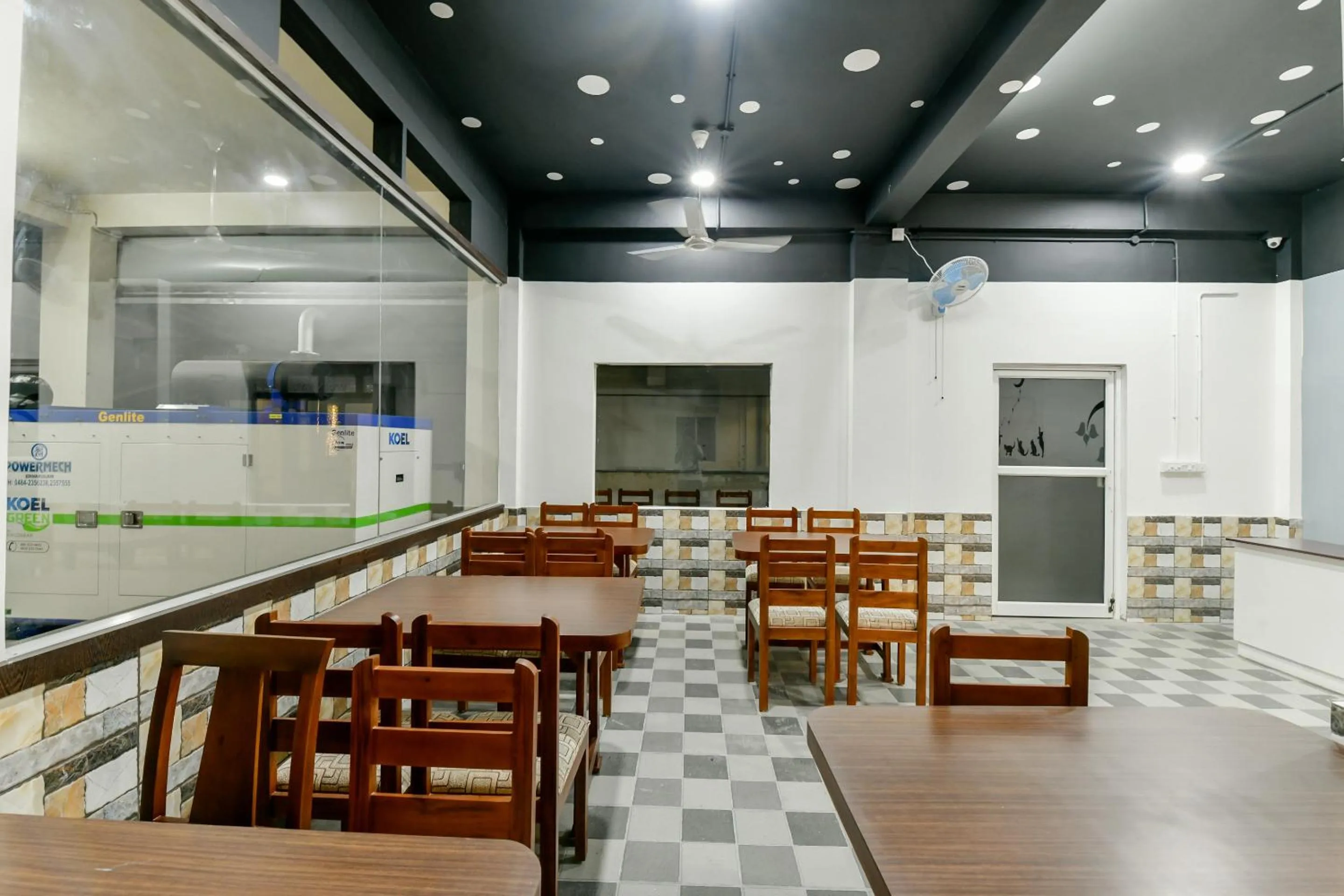 Restaurant/places to eat in Burooj Hotel