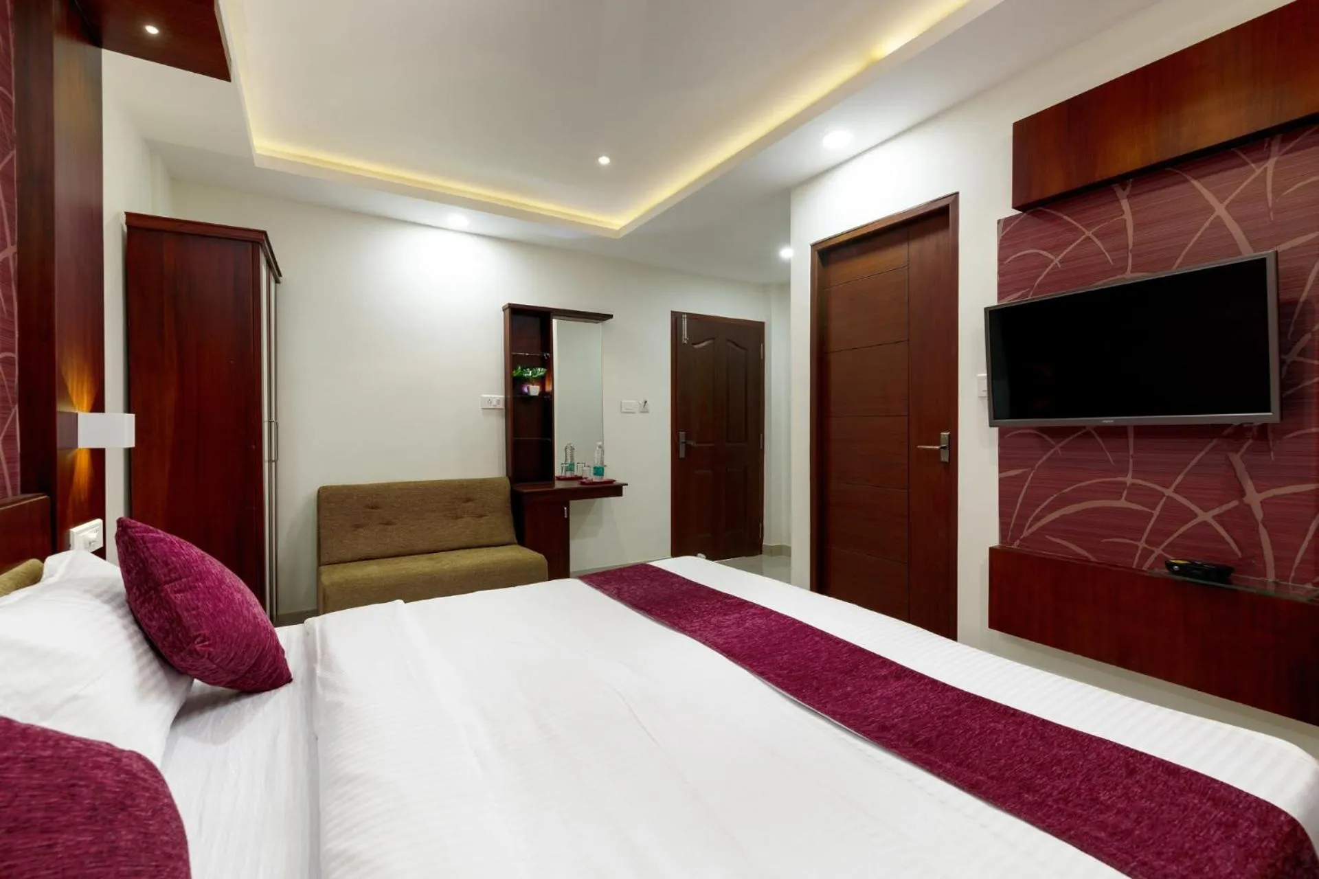 Communal lounge/ TV room, Bed in Burooj Hotel
