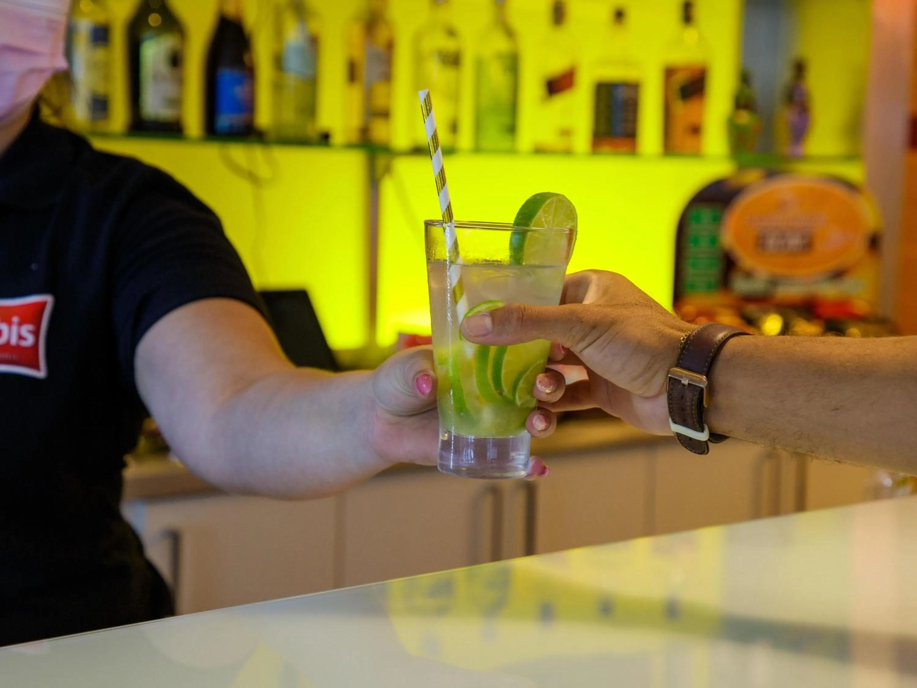 Lounge or bar in ibis Maceio Pajuçara