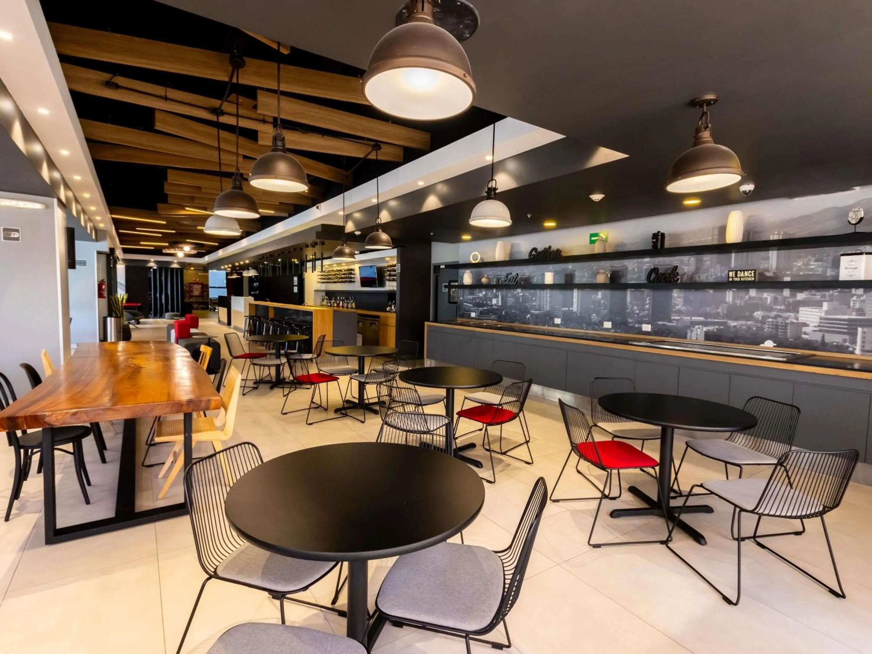 Restaurant/places to eat in ibis Tijuana