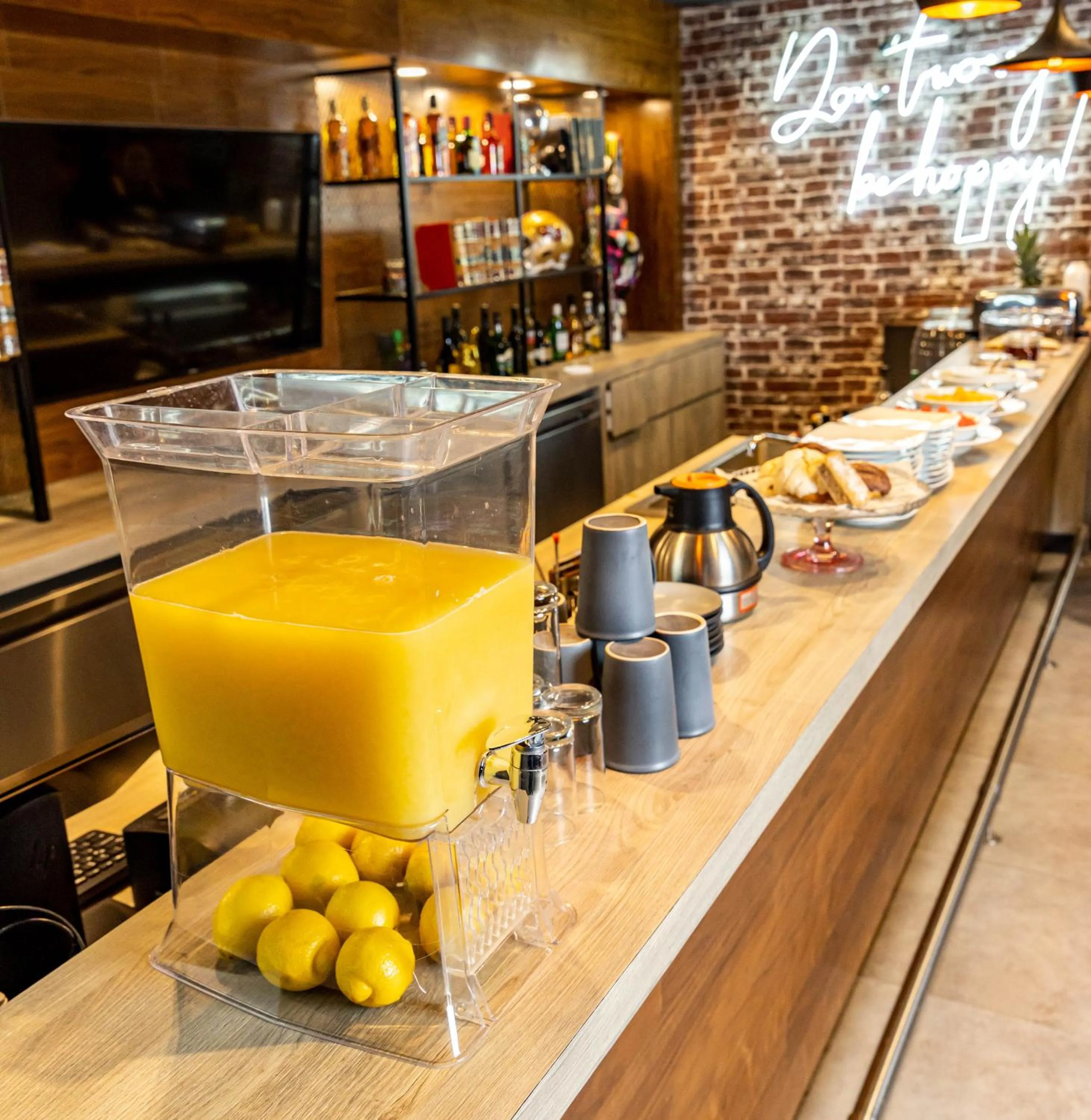 Buffet breakfast in Ibis Torreon