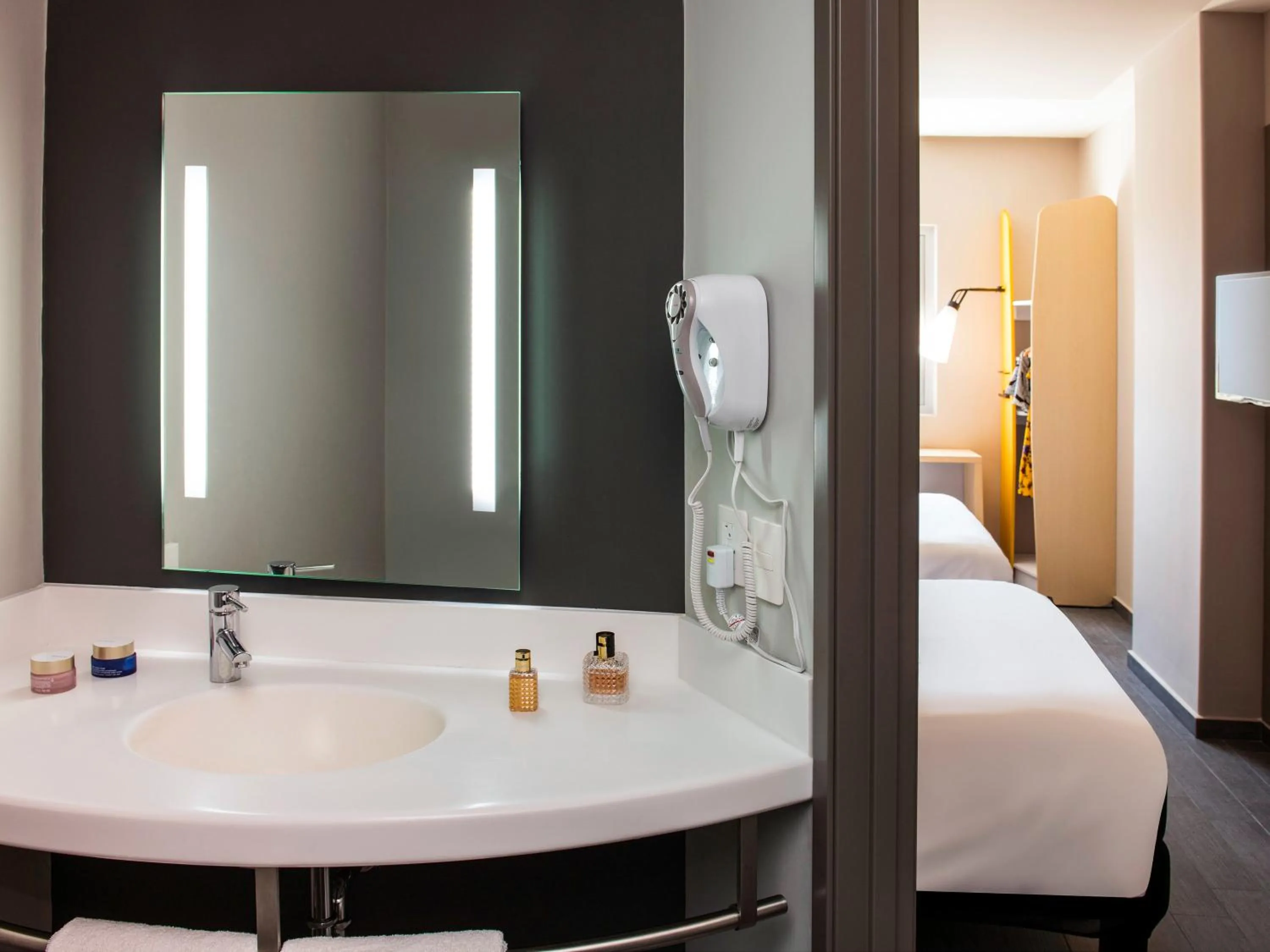 Bathroom, Bed in Ibis Torreon