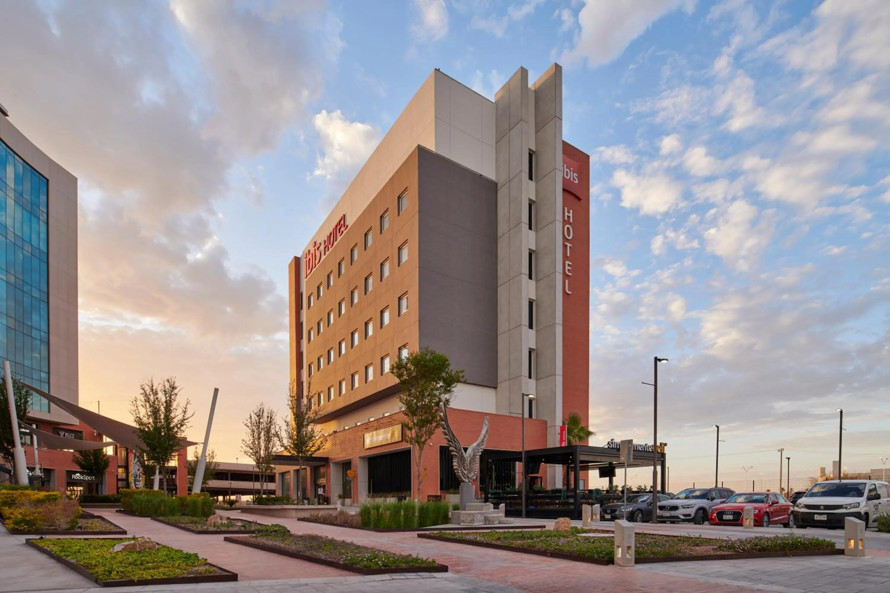 Property building in Ibis Torreon