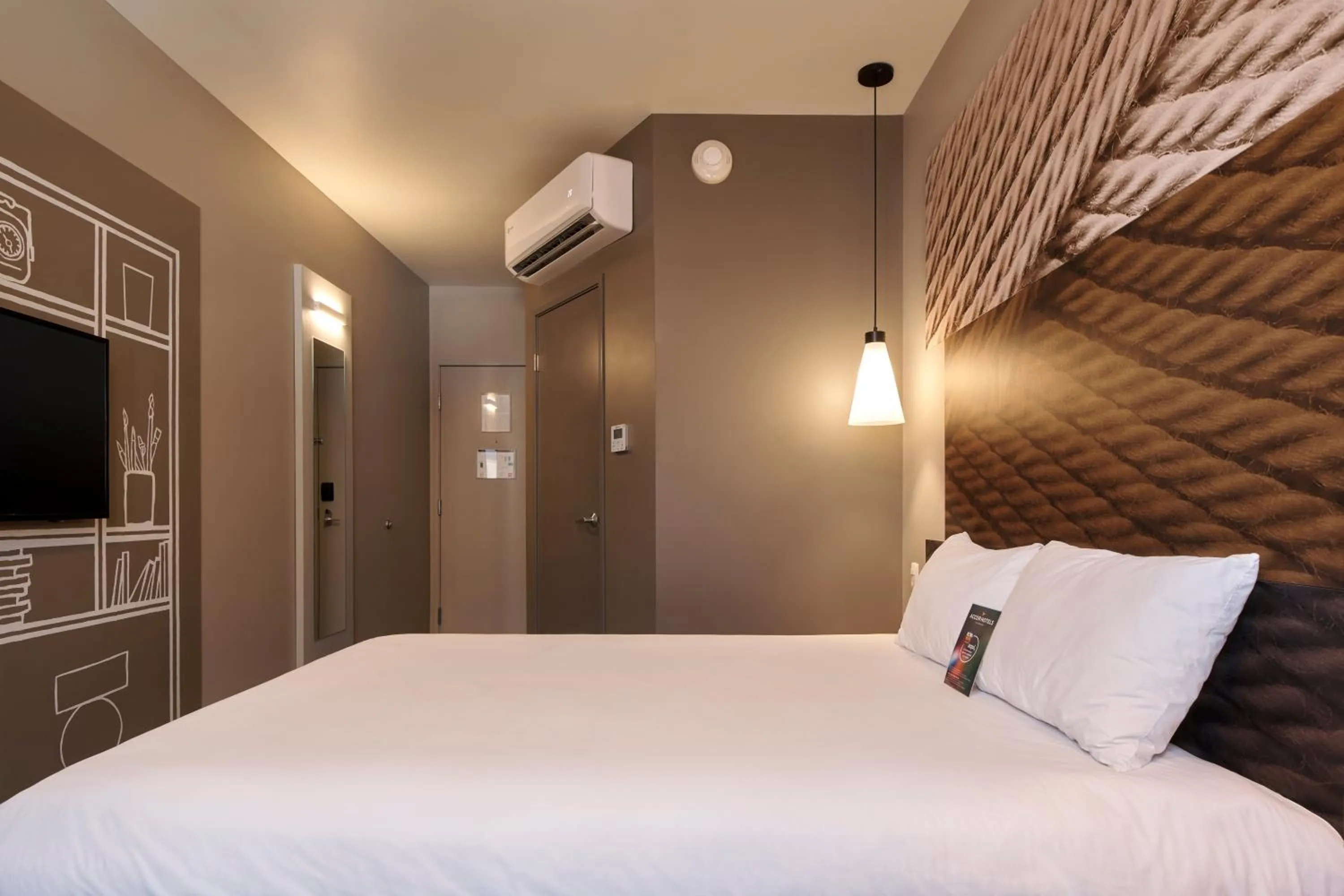 Photo of the whole room, Bed in Ibis Torreon