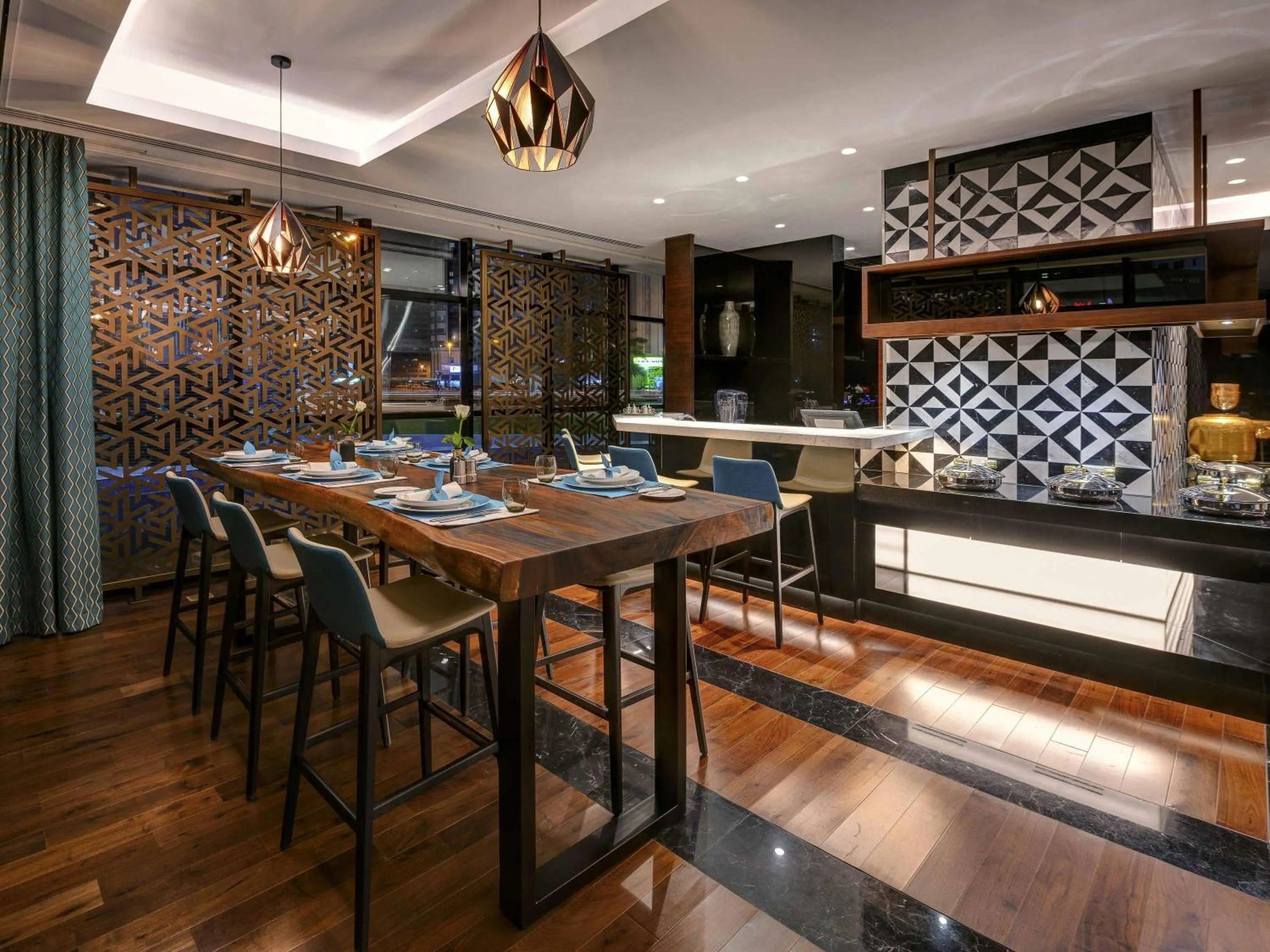 Restaurant/places to eat in Novotel Sharjah Expo Centre