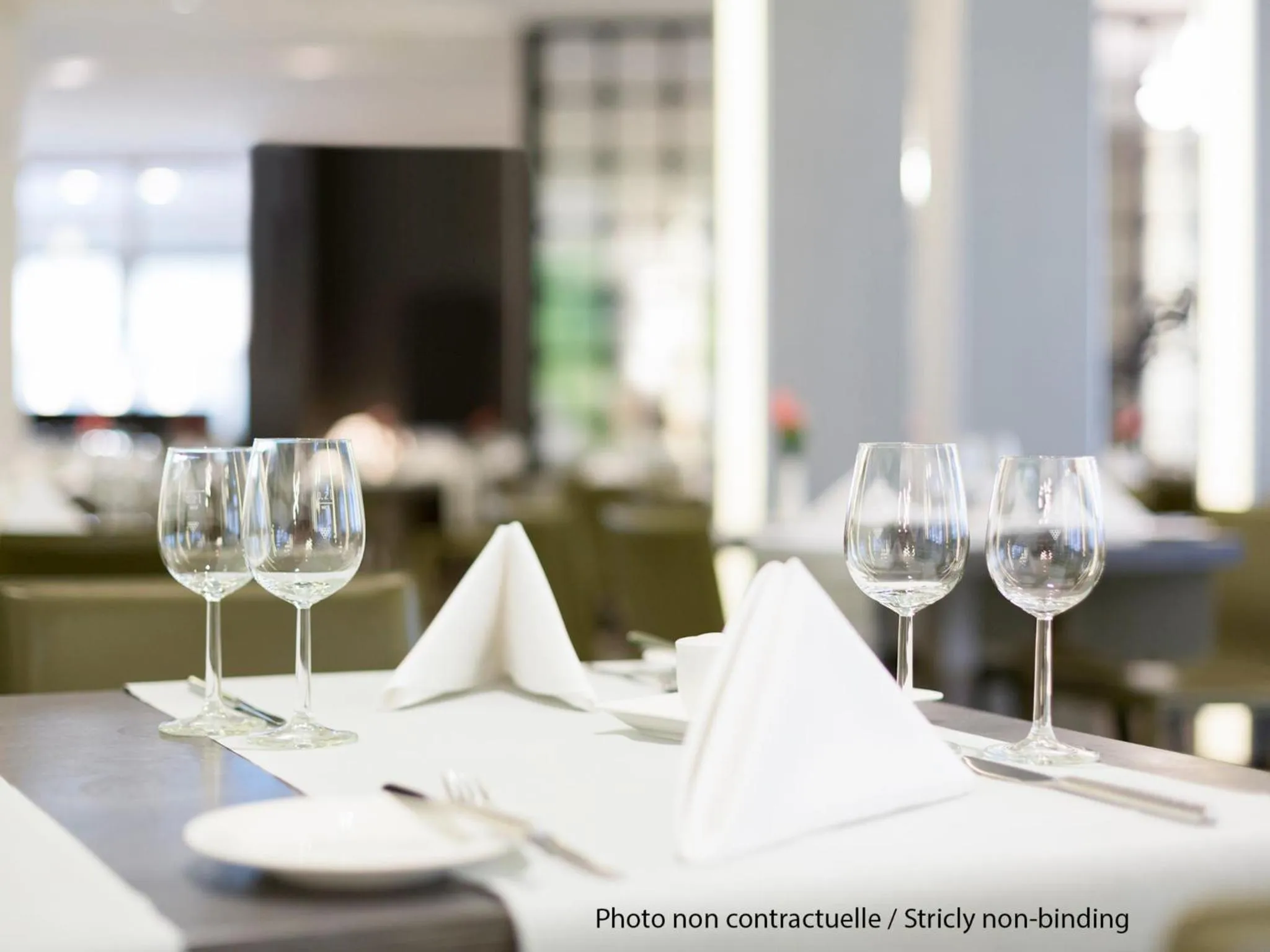 Restaurant/places to eat in Novotel Sharjah Expo Centre