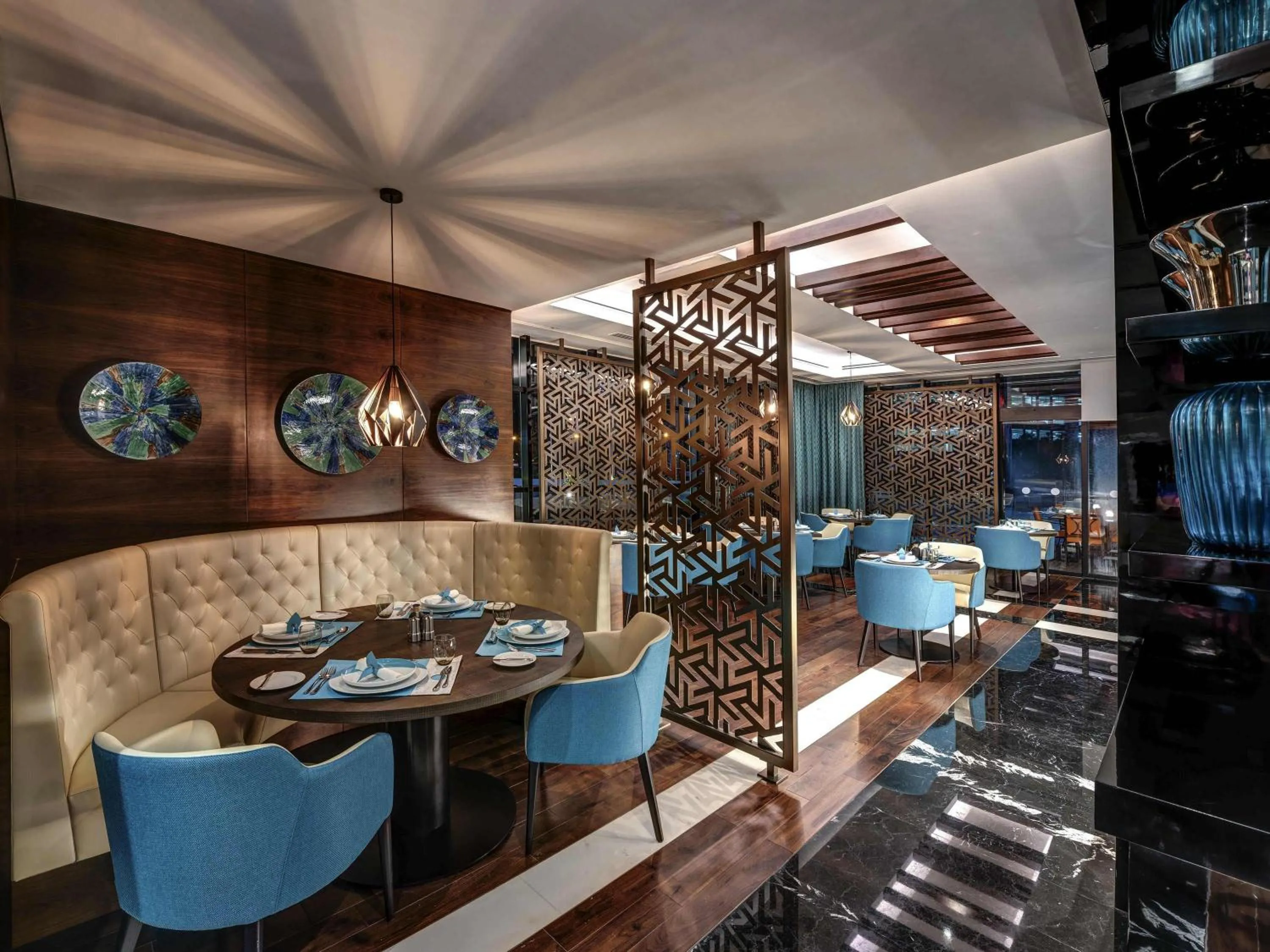 Restaurant/places to eat in Novotel Sharjah Expo Centre