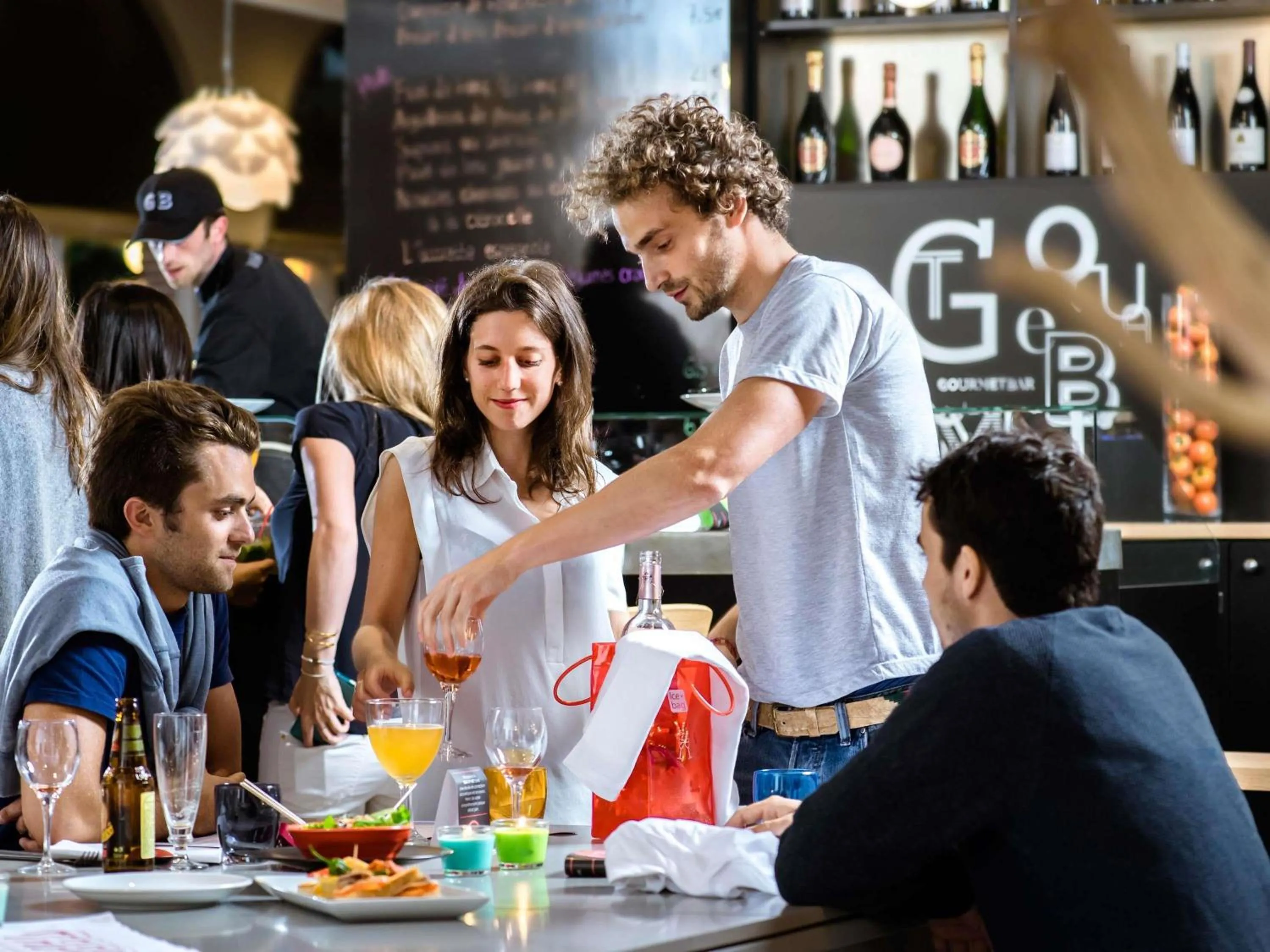 Restaurant/places to eat in Novotel Sharjah Expo Centre