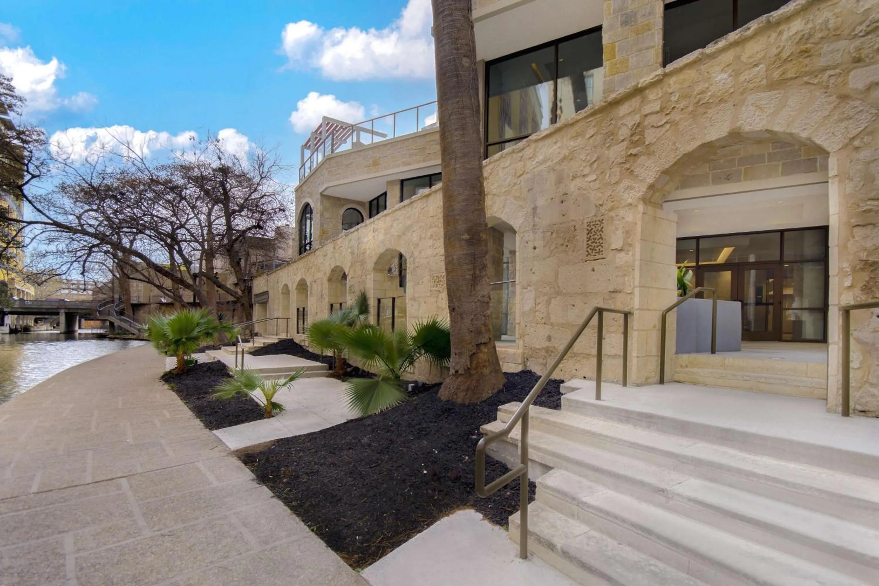 Property building in Hampton Inn & Suites San Antonio Riverwalk